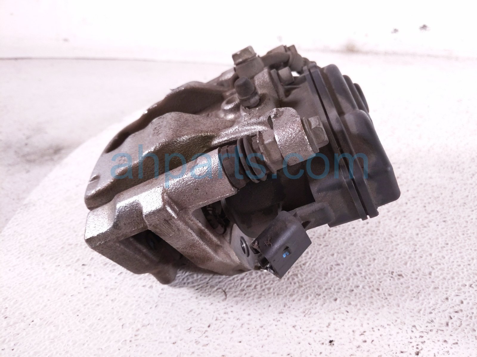 2024 Honda Pilot Core Core Rear Driver Brake Caliper W/ Act 43017 TYA A00 Replacement 2024 Honda Pilot Core Core Rear Driver Brake Caliper W/ Act 43017 TYA A00 Replacement thumbnail
