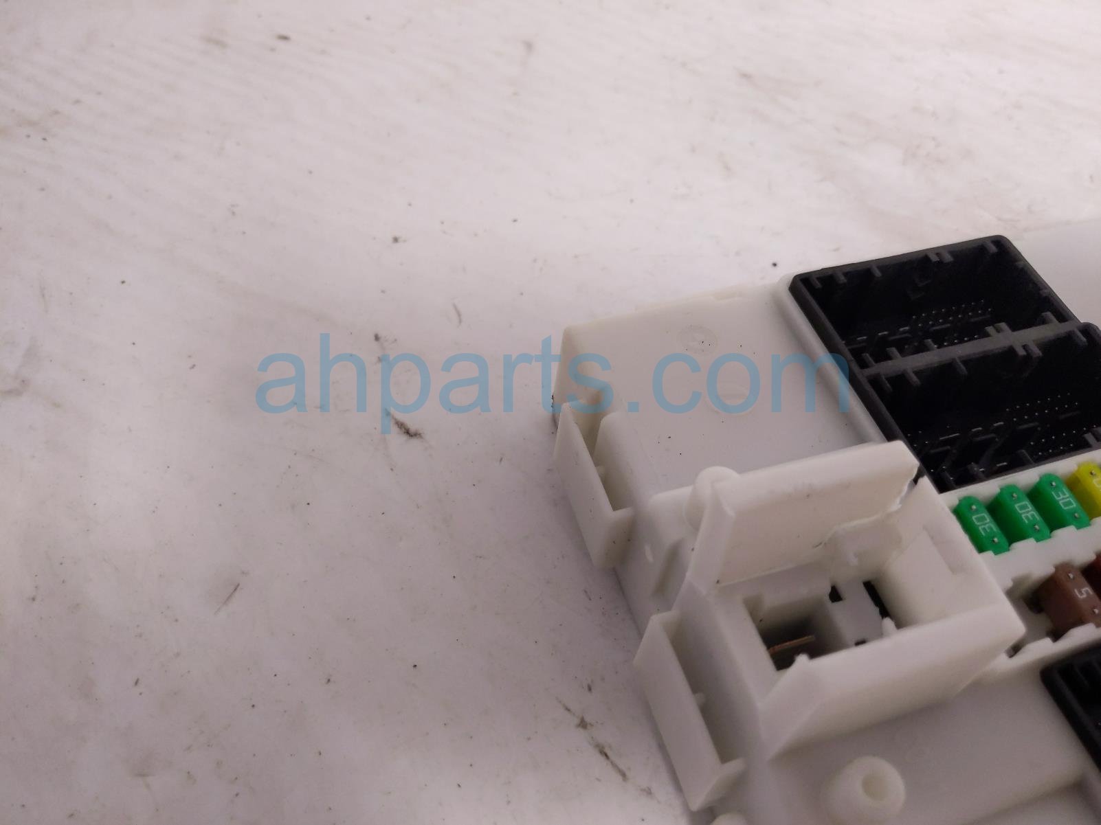 2018 BMW X5 Body Control Module Front Passenger 61 35 8 795 011 Replacement 2018 BMW X5 Body Control Module Front Passenger 61 35 8 795 011 Replacement thumbnail