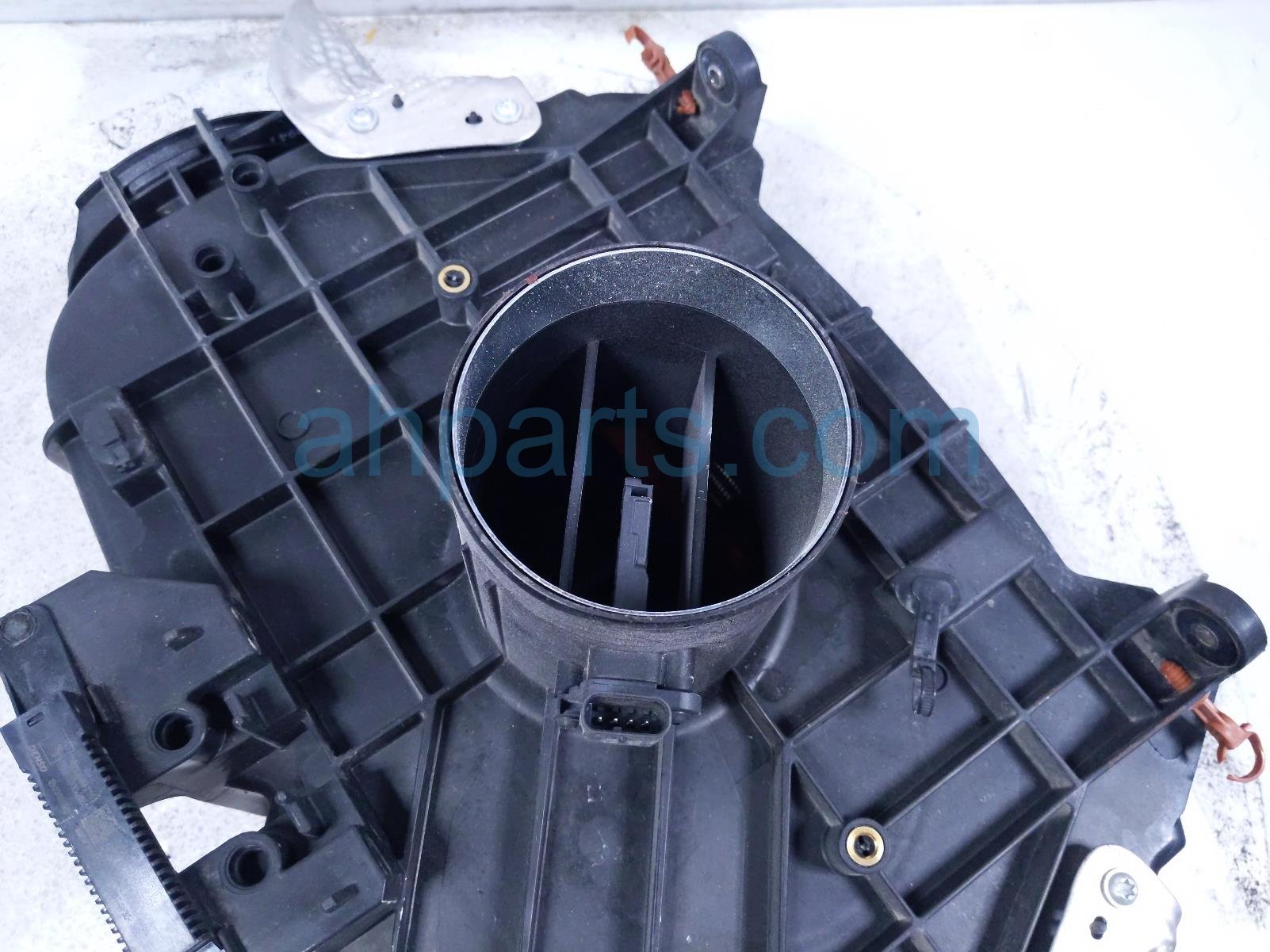 2024 Chevy Corvette Intake Air Cleaner Assembly 6.2l 85008767 Replacement 2024 Chevy Corvette Intake Air Cleaner Assembly 6.2l 85008767 Replacement thumbnail