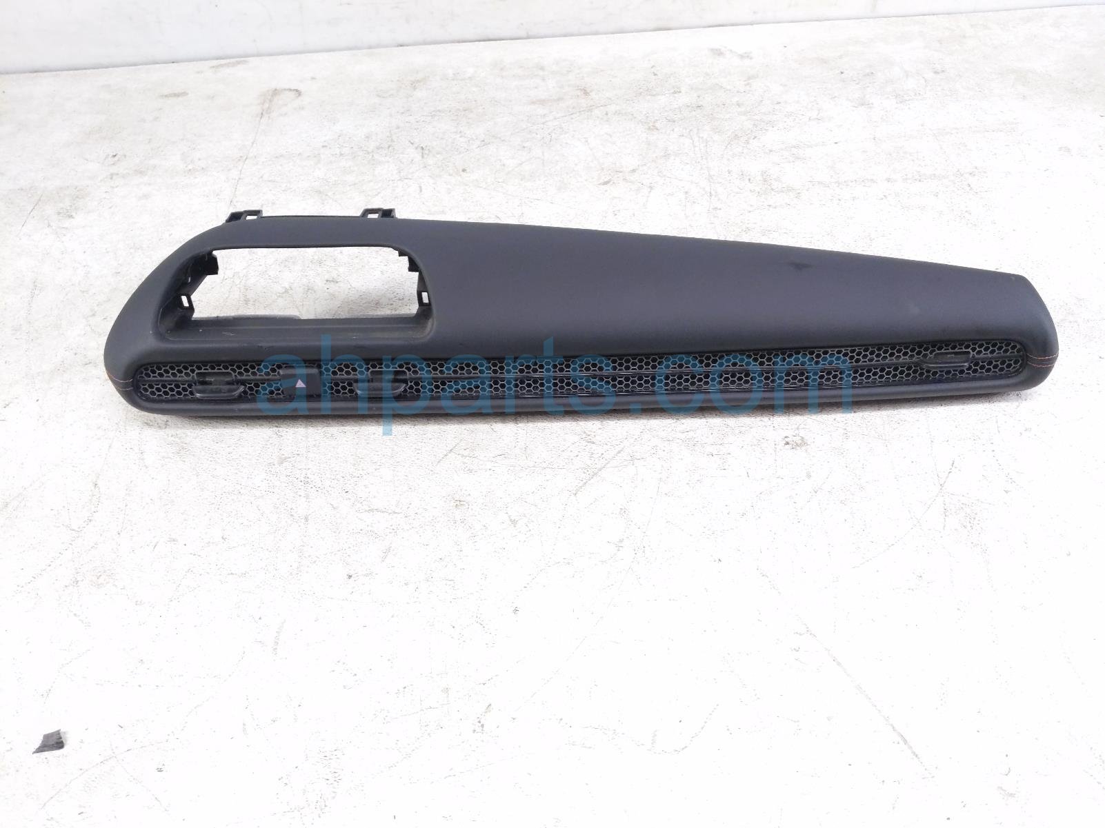 Honda RH DASH TRIM W/VENT & OUTLET-BLK