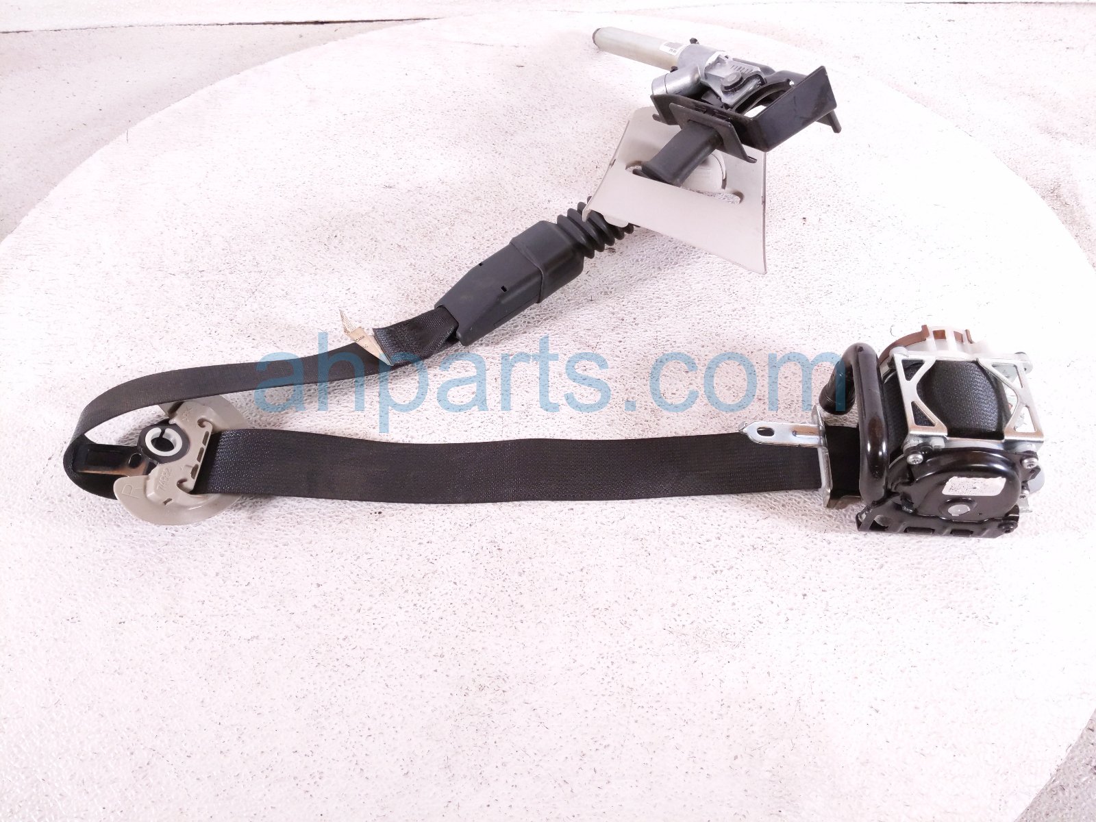 Infiniti FR/RH SEAT BELT - BLACK Infiniti FR/RH SEAT BELT - BLACK