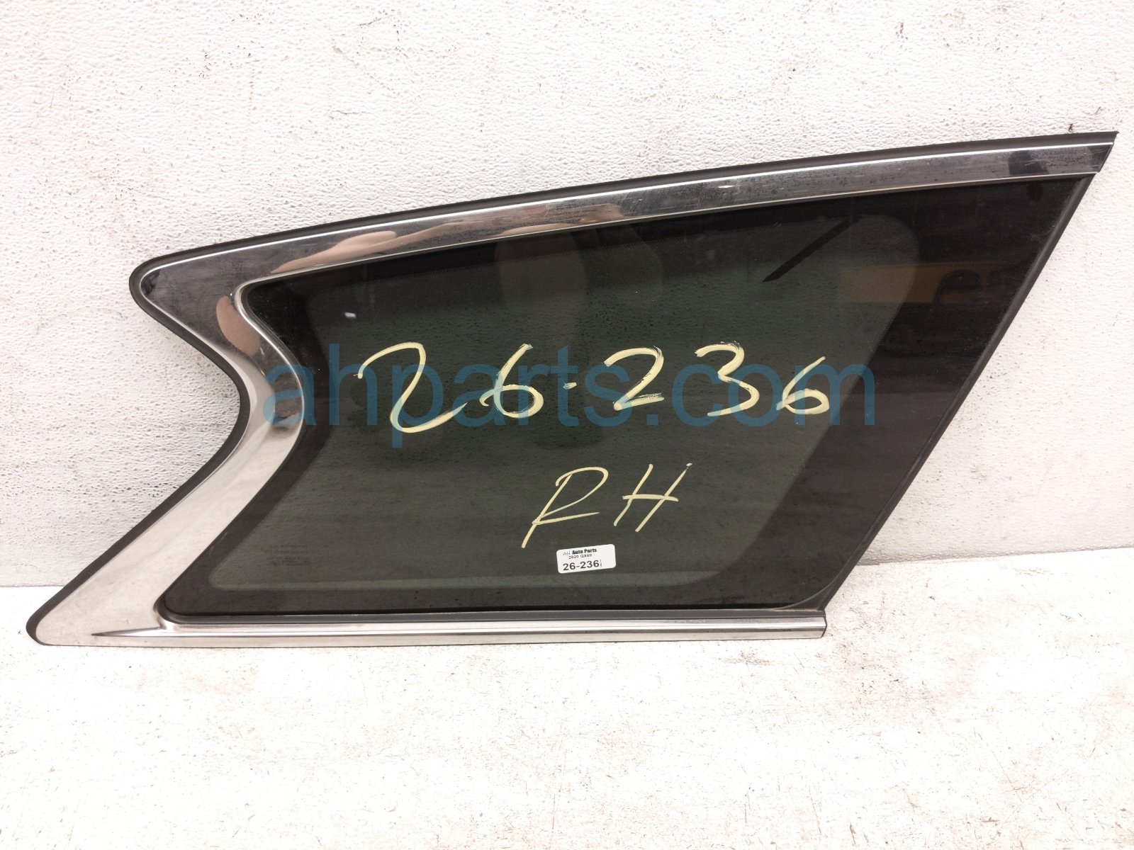 Infiniti RH QUARTER WINDOW GLASS