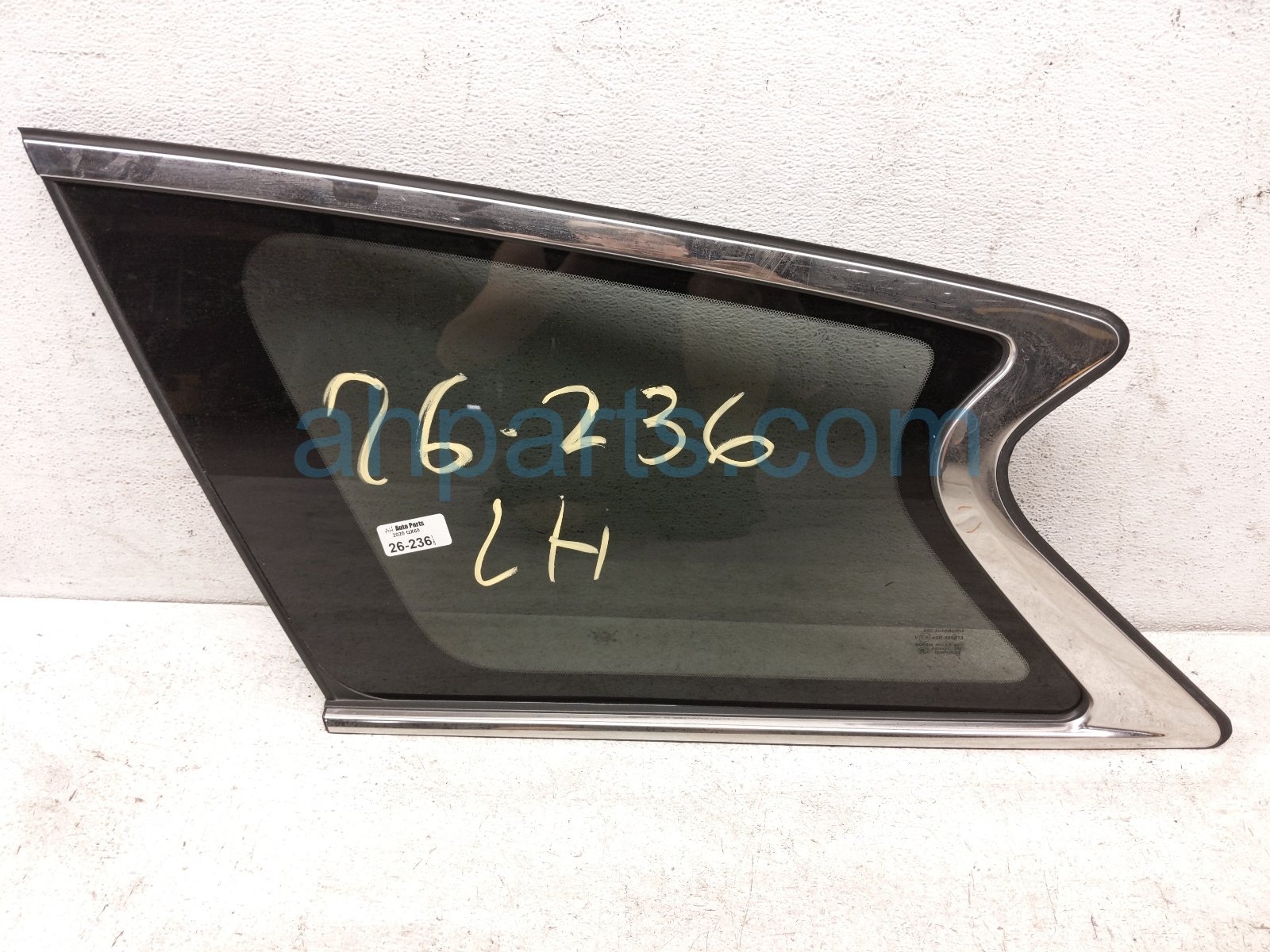 Infiniti LH QUARTER WINDOW GLASS