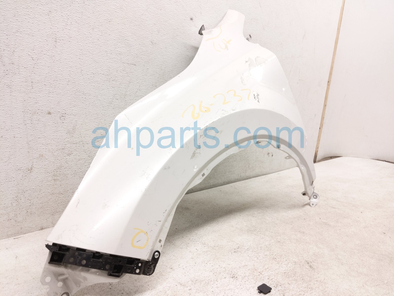2020 Honda CR V Front Driver Fender White *cut 60261 TLA A00ZZ Replacement 2020 Honda CR V Front Driver Fender White *cut 60261 TLA A00ZZ Replacement thumbnail