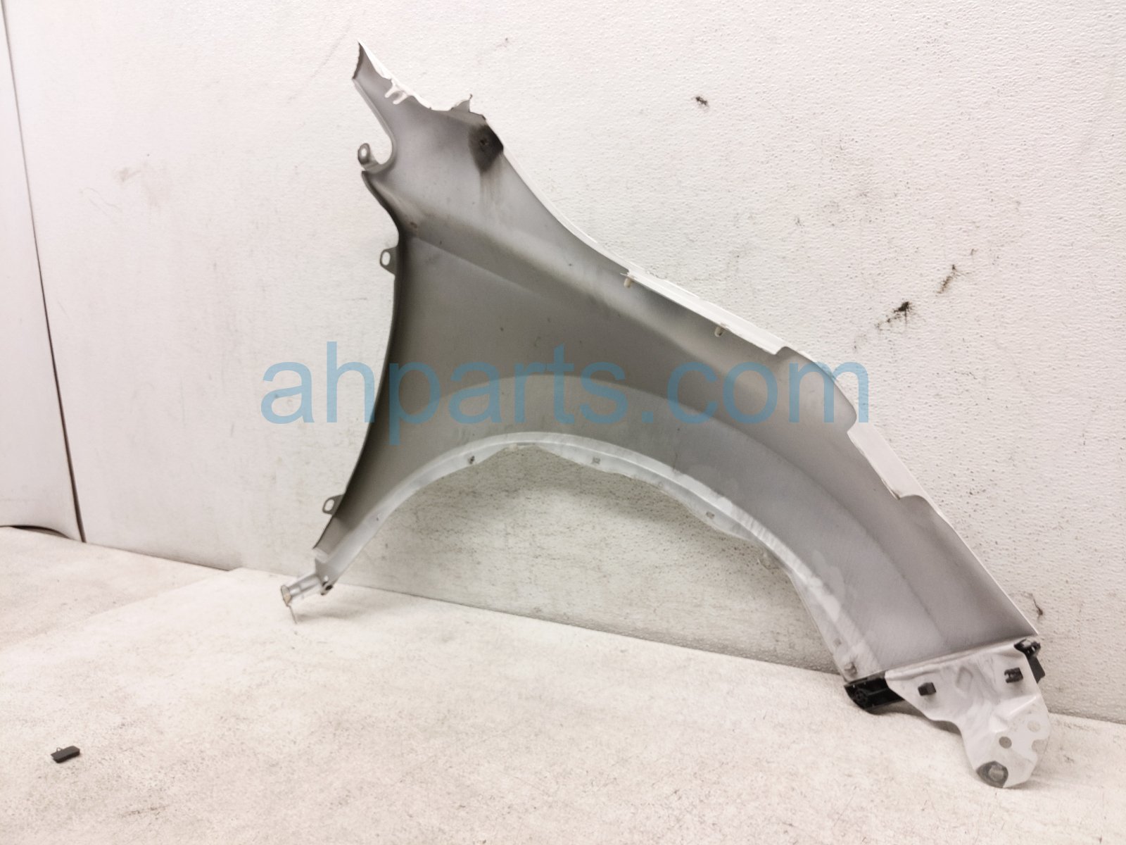 2020 Honda CR V Front Driver Fender White *cut 60261 TLA A00ZZ Replacement 2020 Honda CR V Front Driver Fender White *cut 60261 TLA A00ZZ Replacement thumbnail