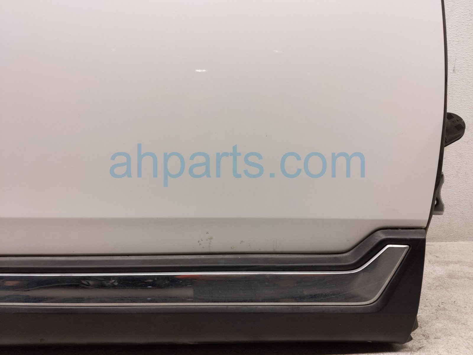 2020 Honda CR V Front Passenger Door White No Mirror/trim 67010 TLA A10ZZ Replacement 2020 Honda CR V Front Passenger Door White No Mirror/trim 67010 TLA A10ZZ Replacement thumbnail
