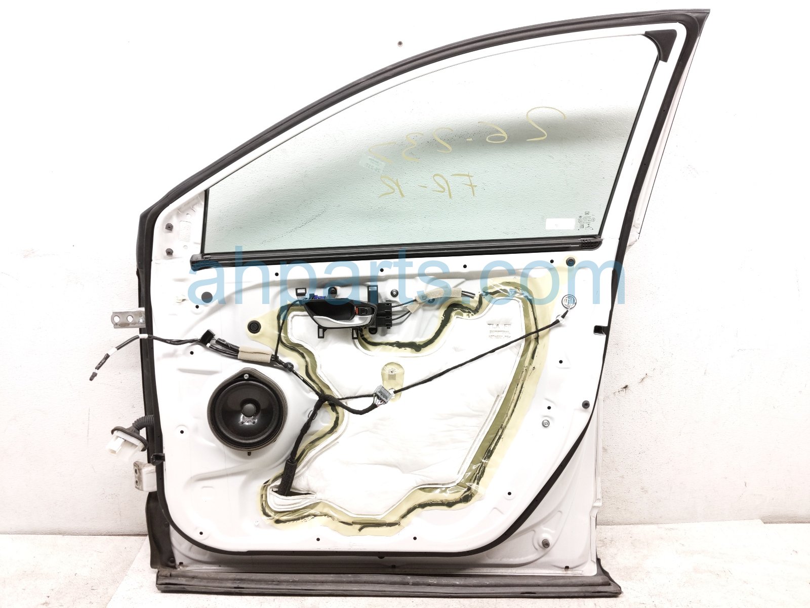 2020 Honda CR V Front Passenger Door White No Mirror/trim 67010 TLA A10ZZ Replacement 2020 Honda CR V Front Passenger Door White No Mirror/trim 67010 TLA A10ZZ Replacement thumbnail