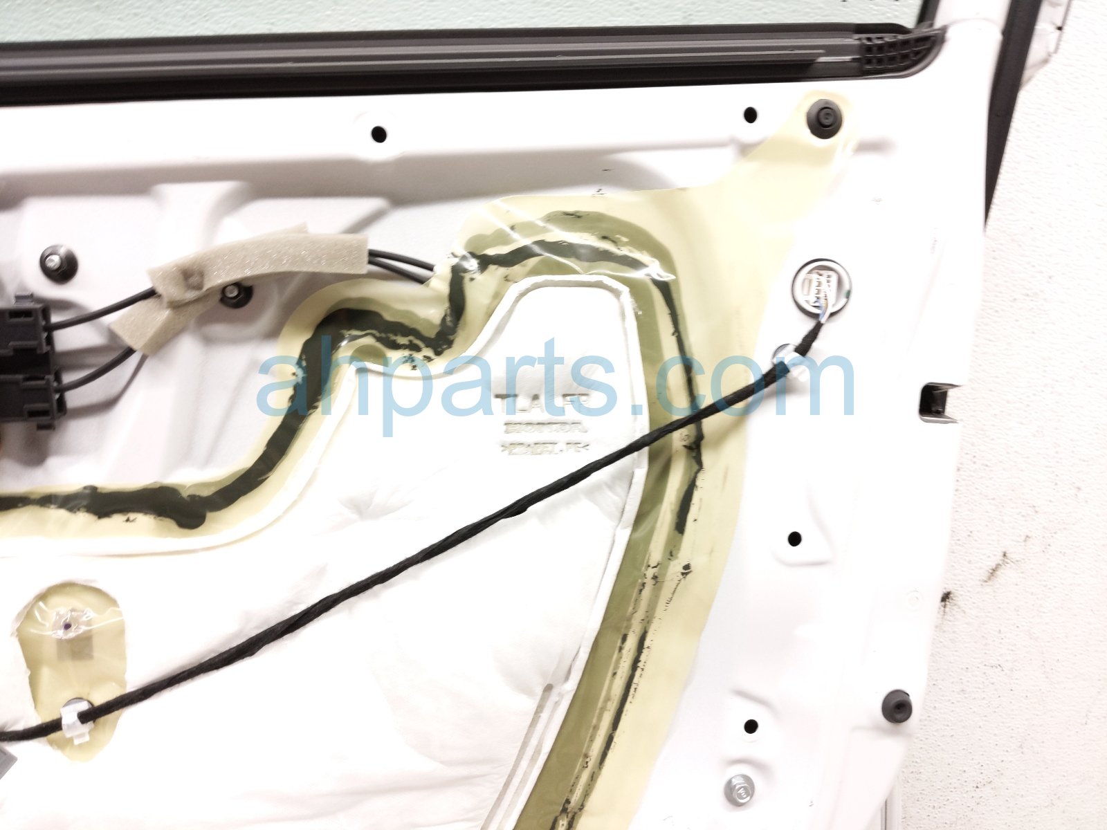 2020 Honda CR V Front Passenger Door White No Mirror/trim 67010 TLA A10ZZ Replacement 2020 Honda CR V Front Passenger Door White No Mirror/trim 67010 TLA A10ZZ Replacement thumbnail
