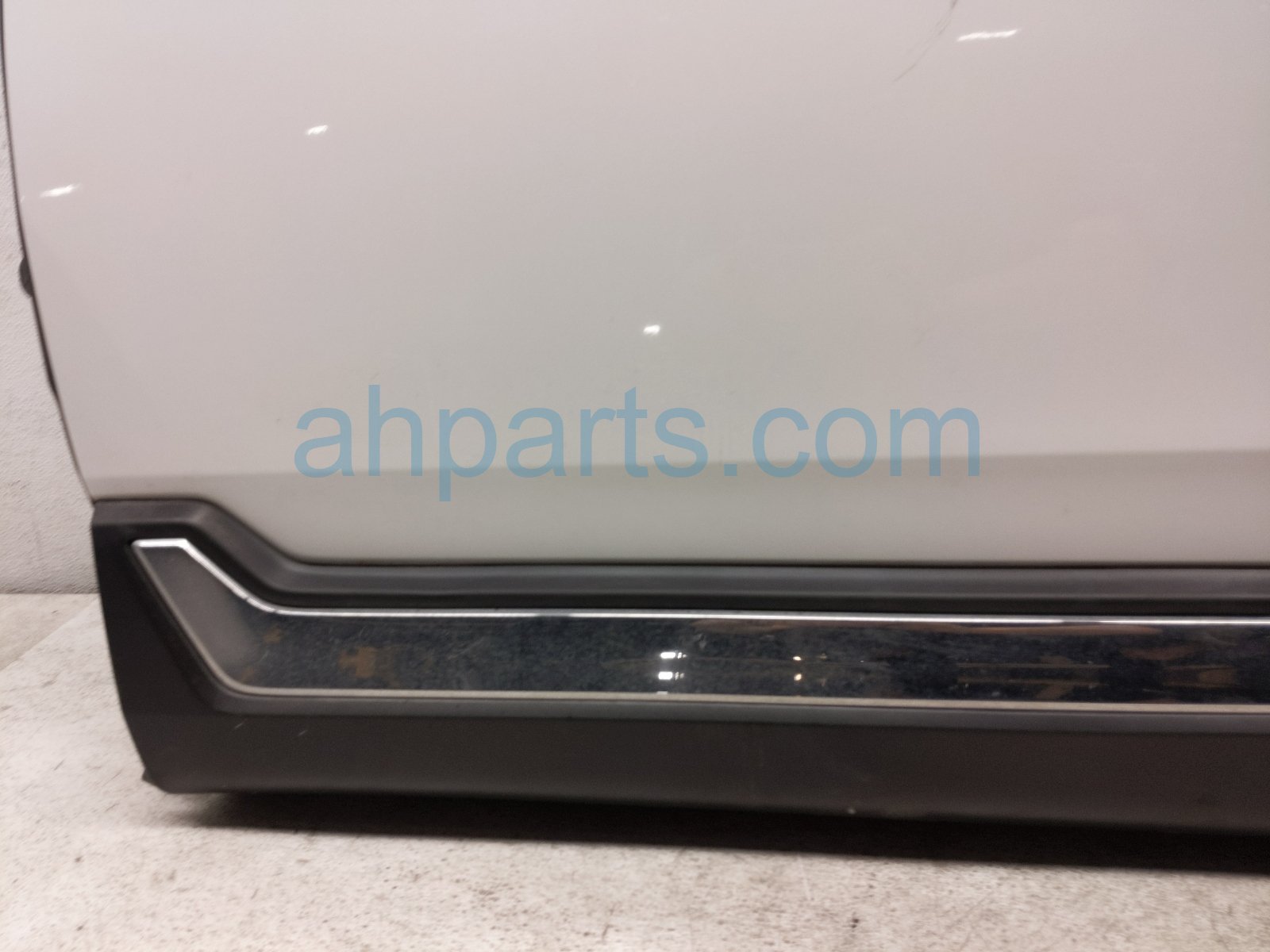 2020 Honda CR V Front Driver Door White No Mirror/trim 67050 TLA A10ZZ Replacement 2020 Honda CR V Front Driver Door White No Mirror/trim 67050 TLA A10ZZ Replacement thumbnail