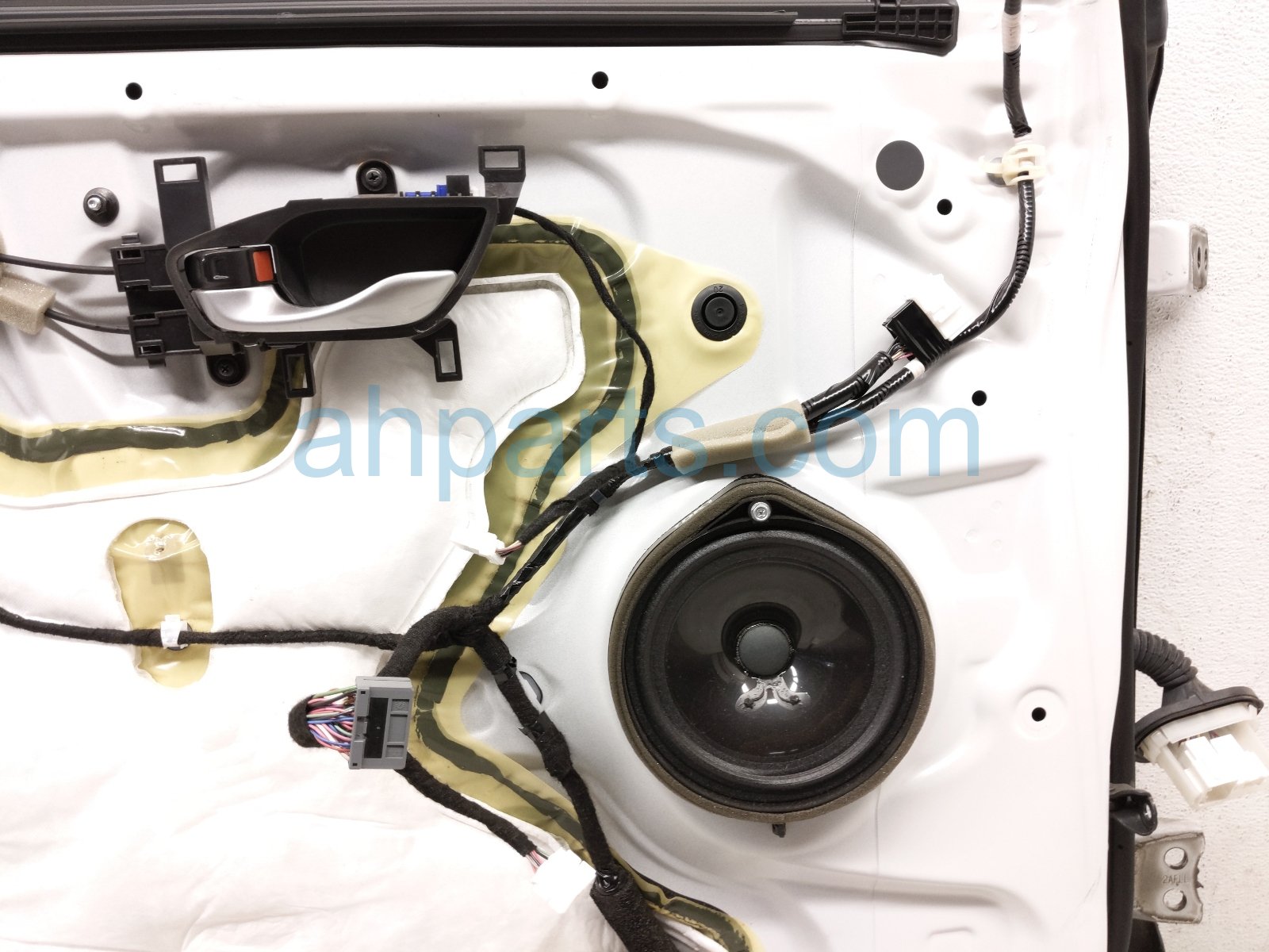2020 Honda CR V Front Driver Door White No Mirror/trim 67050 TLA A10ZZ Replacement 2020 Honda CR V Front Driver Door White No Mirror/trim 67050 TLA A10ZZ Replacement thumbnail
