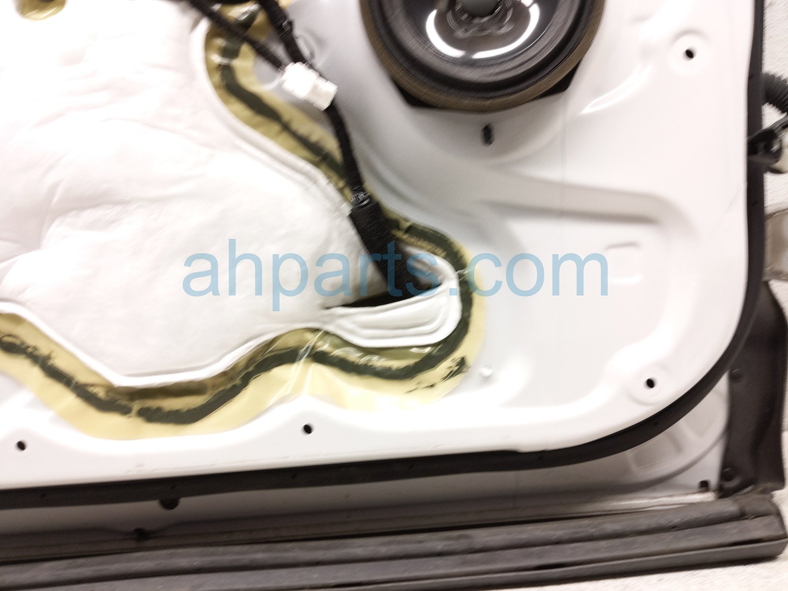 2020 Honda CR V Front Driver Door White No Mirror/trim 67050 TLA A10ZZ Replacement 2020 Honda CR V Front Driver Door White No Mirror/trim 67050 TLA A10ZZ Replacement thumbnail