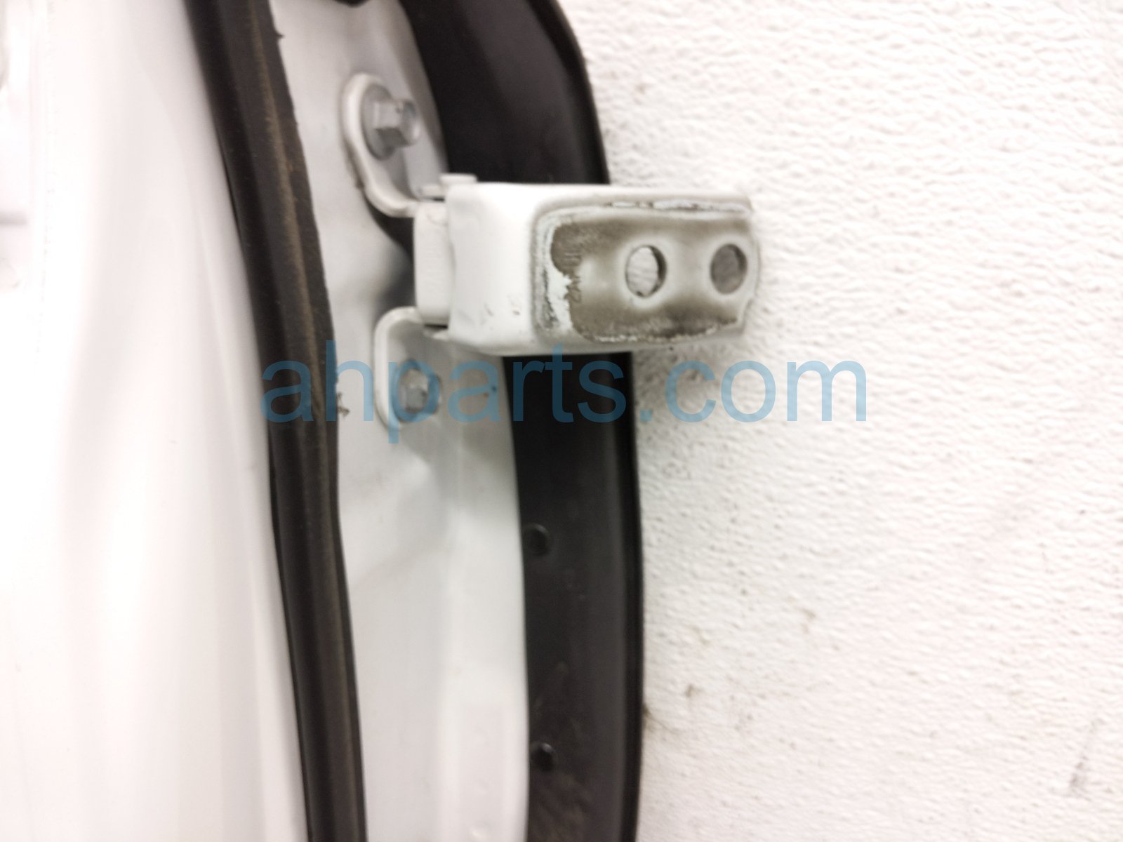 2020 Honda CR V Front Driver Door White No Mirror/trim 67050 TLA A10ZZ Replacement 2020 Honda CR V Front Driver Door White No Mirror/trim 67050 TLA A10ZZ Replacement thumbnail