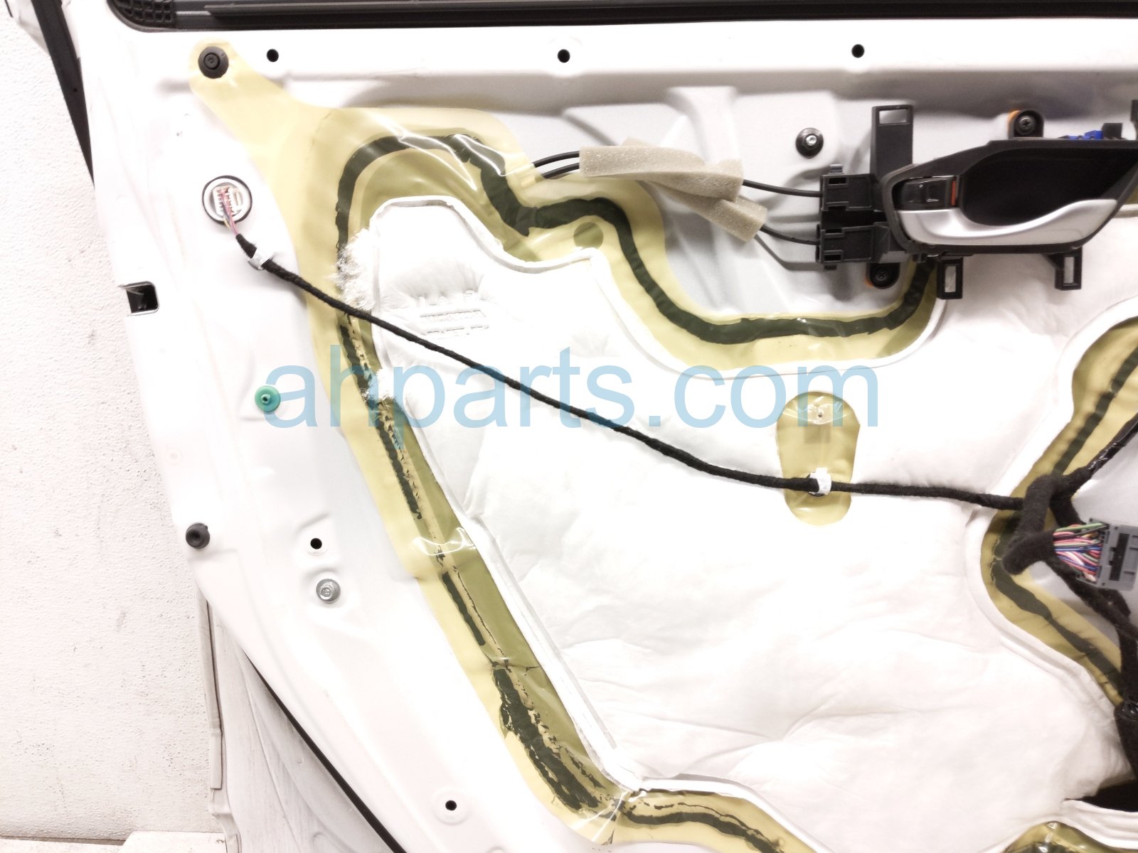 2020 Honda CR V Front Driver Door White No Mirror/trim 67050 TLA A10ZZ Replacement 2020 Honda CR V Front Driver Door White No Mirror/trim 67050 TLA A10ZZ Replacement thumbnail