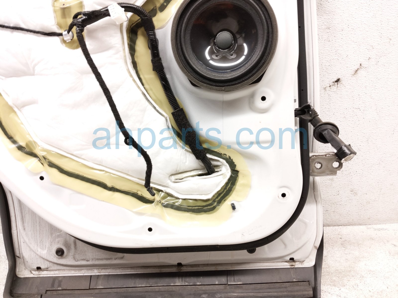 2020 Honda CR V Rear Driver Door White No Inside Trim 67550 TLA A00ZZ Replacement 2020 Honda CR V Rear Driver Door White No Inside Trim 67550 TLA A00ZZ Replacement thumbnail
