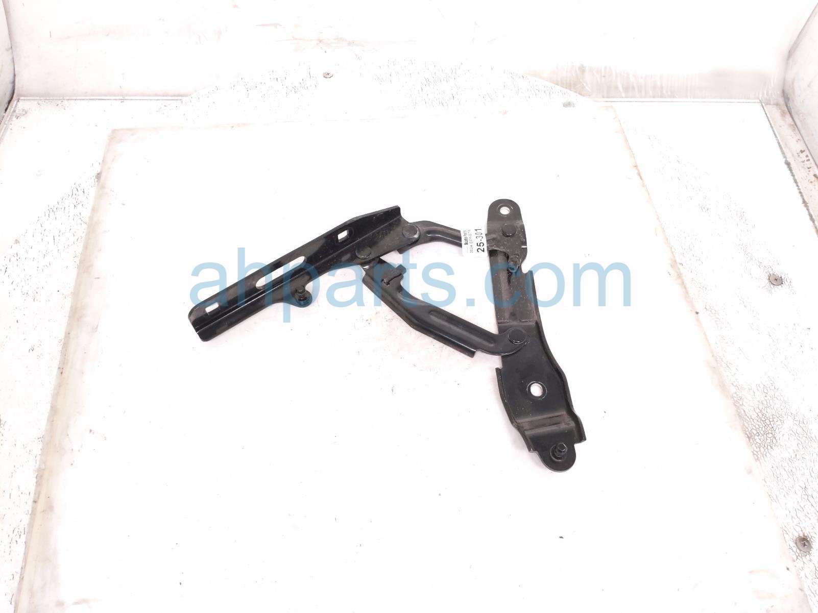 2024 Chevy Corvette Rear Passenger Trunk Hinge White 84646653 Replacement 2024 Chevy Corvette Rear Passenger Trunk Hinge White 84646653 Replacement thumbnail