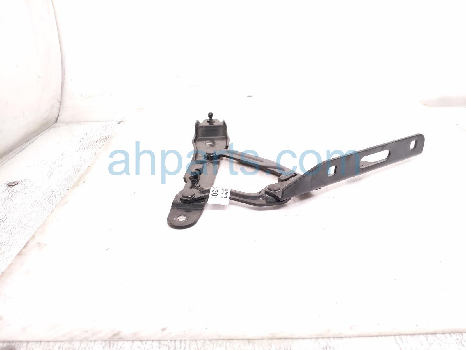 2024 Chevy Corvette Rear Passenger Trunk Hinge White 84646653 Replacement 2024 Chevy Corvette Rear Passenger Trunk Hinge White 84646653 Replacement thumbnail