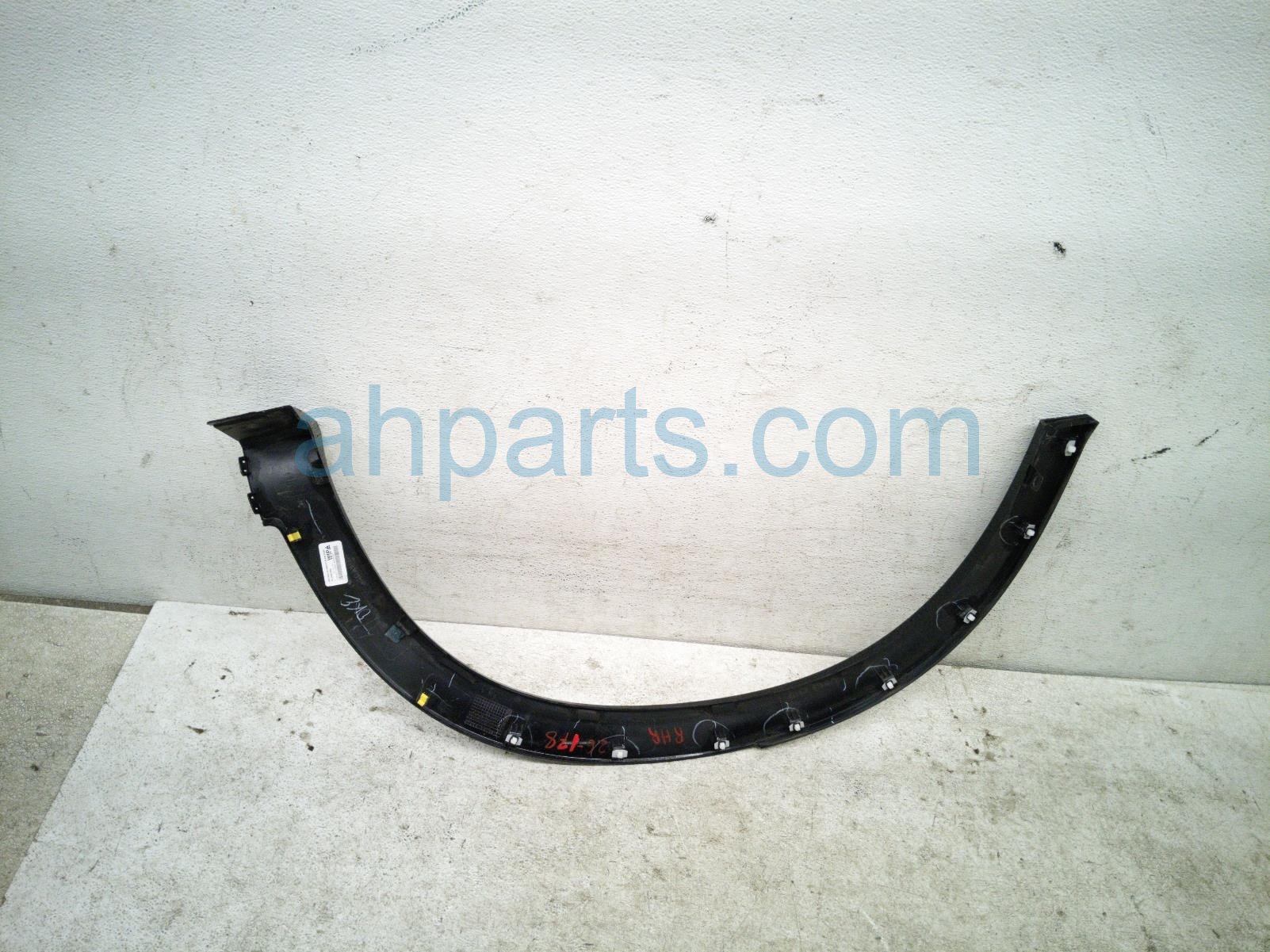 2025 Honda Pilot Rear Passenger Wheel Opening Molding White 08P21 T90 10007 Replacement 2025 Honda Pilot Rear Passenger Wheel Opening Molding White 08P21 T90 10007 Replacement thumbnail