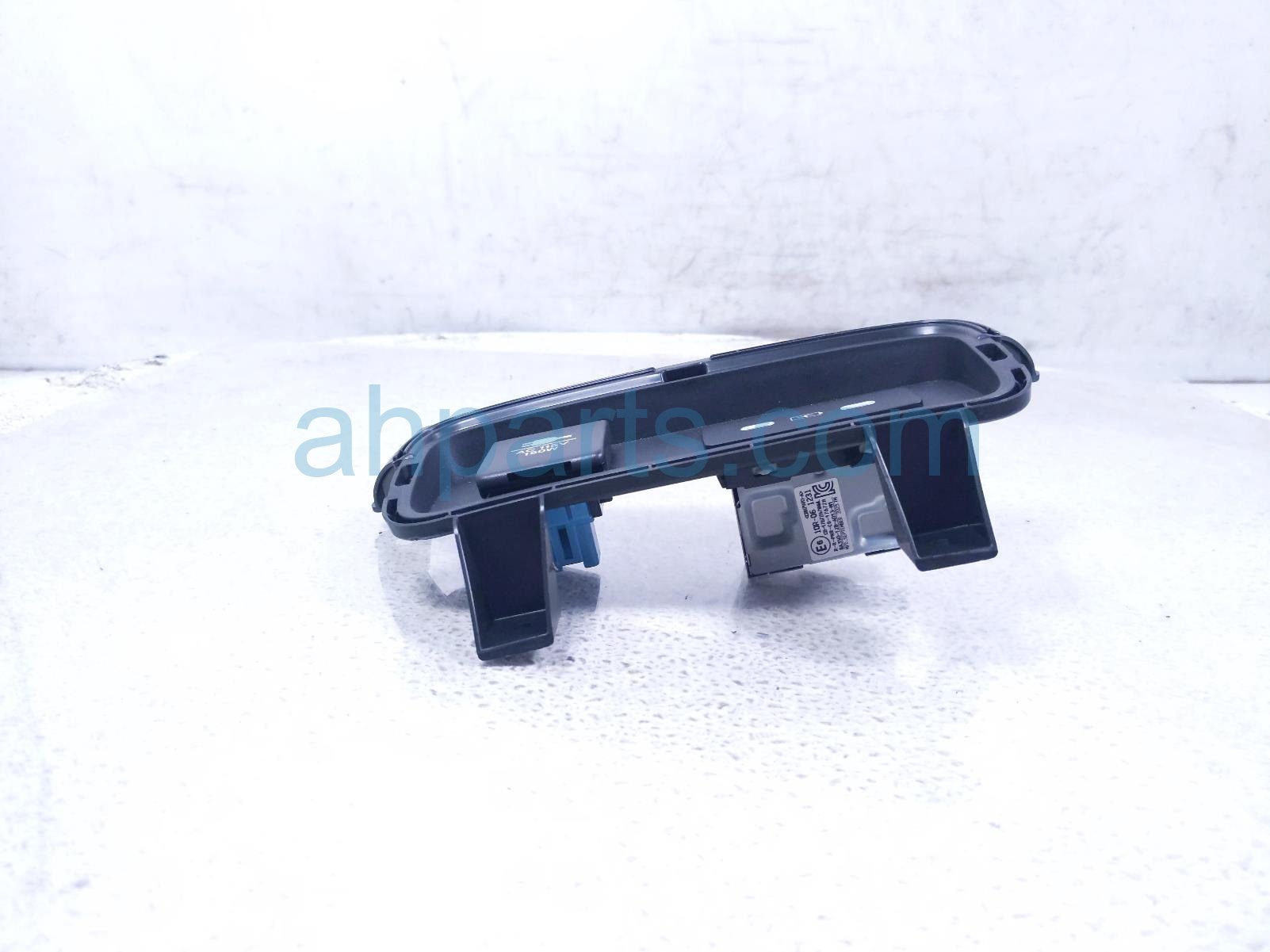 2024 Honda Pilot Rear Console Trim Panel W/usb blk 8A350 TJB A01 Replacement 2024 Honda Pilot Rear Console Trim Panel W/usb blk 8A350 TJB A01 Replacement thumbnail