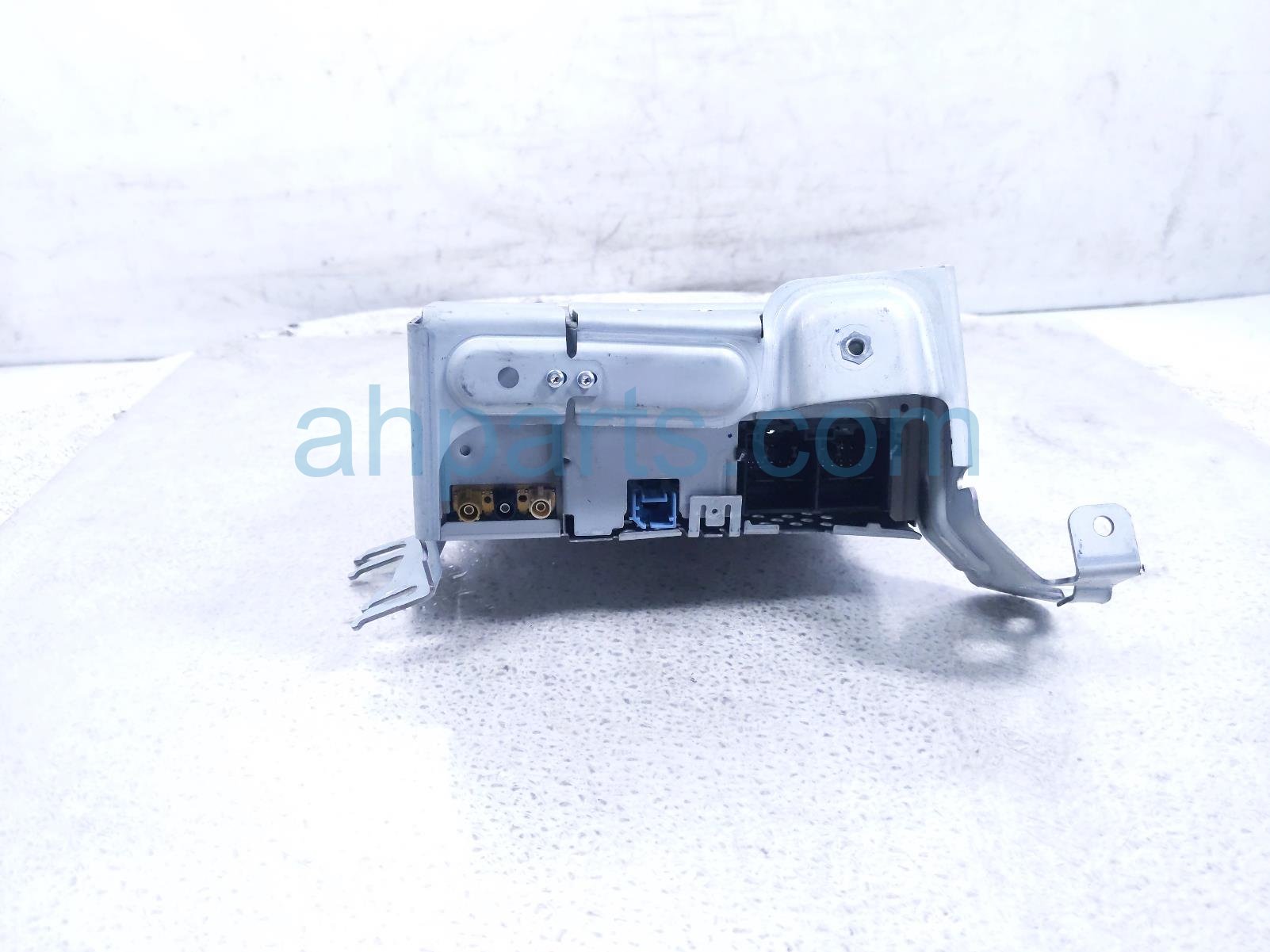 2020 Ford Explorer Audio/radio Receiver LB5T 18K810 DBF Replacement 2020 Ford Explorer Audio/radio Receiver LB5T 18K810 DBF Replacement thumbnail