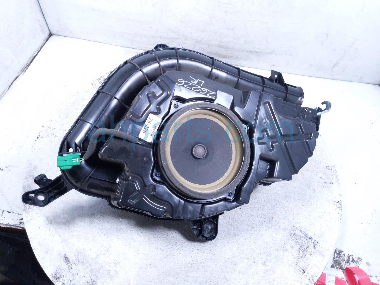 2020 Ford Explorer Speaker Rear Driver Subwoofer Assy W/enclosure LB5Z 18808 AE Replacement 2020 Ford Explorer Speaker Rear Driver Subwoofer Assy W/enclosure LB5Z 18808 AE Replacement thumbnail