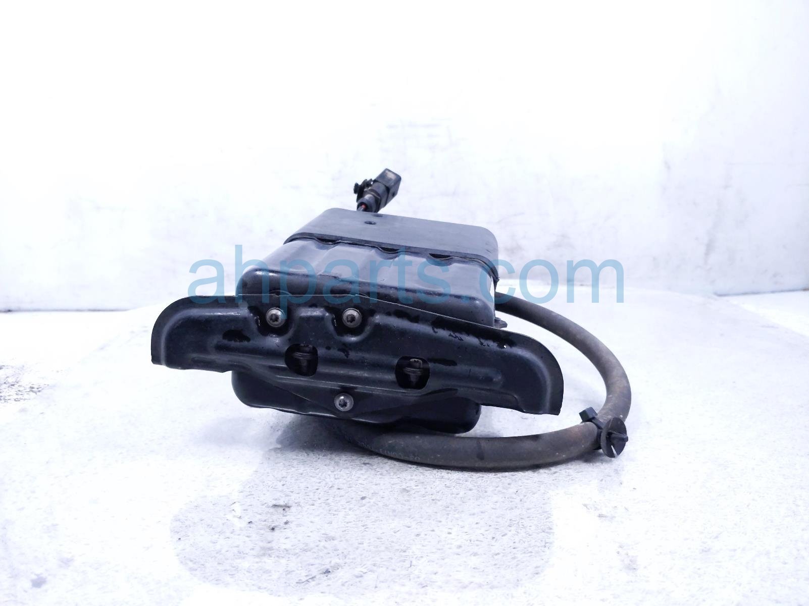 2011 Porsche Panamera Air Suspension Compressor 970 358 151 14 Replacement 2011 Porsche Panamera Air Suspension Compressor 970 358 151 14 Replacement thumbnail