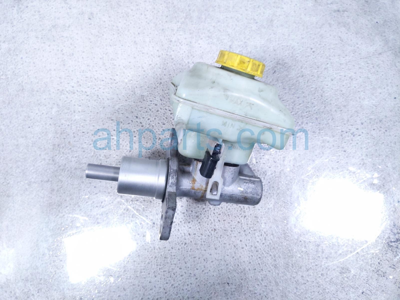 2011 Porsche Panamera Brake Master Cylinder W/reservoir 970 355 013 01 Replacement 2011 Porsche Panamera Brake Master Cylinder W/reservoir 970 355 013 01 Replacement thumbnail