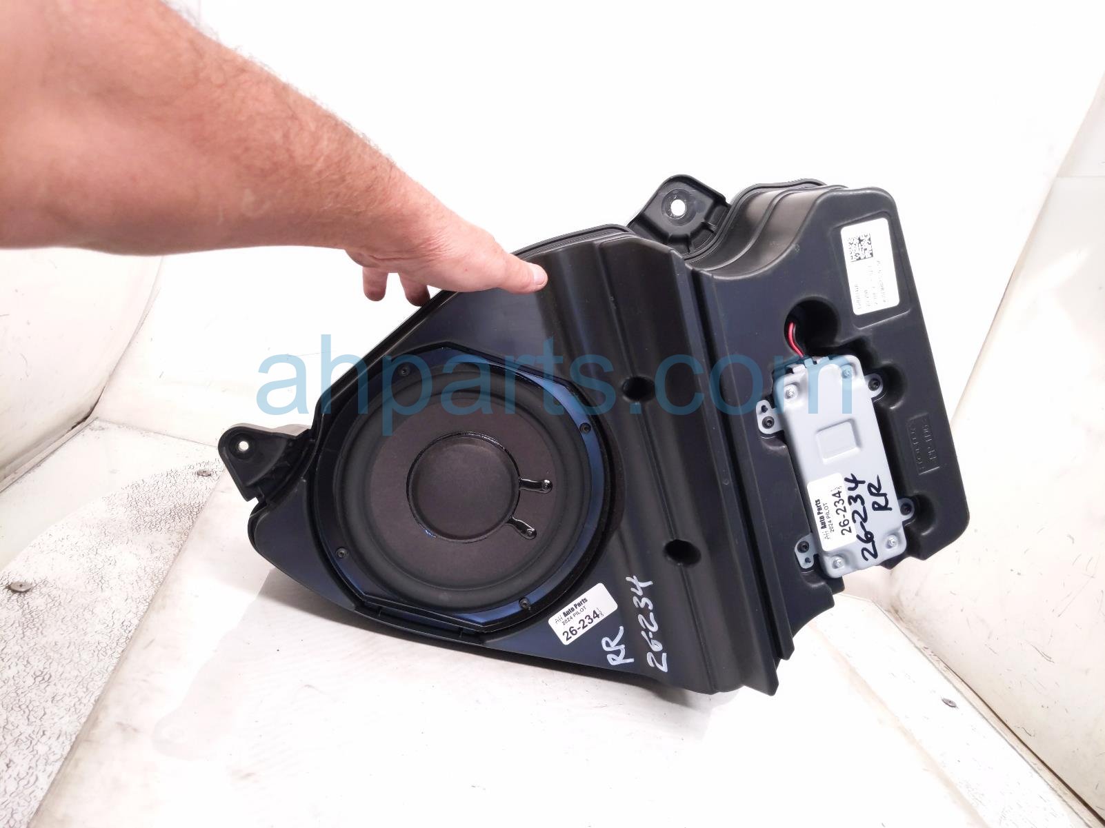 Honda RR/RH SUBWOOFER SPEAKER ASSY Honda RR/RH SUBWOOFER SPEAKER ASSY