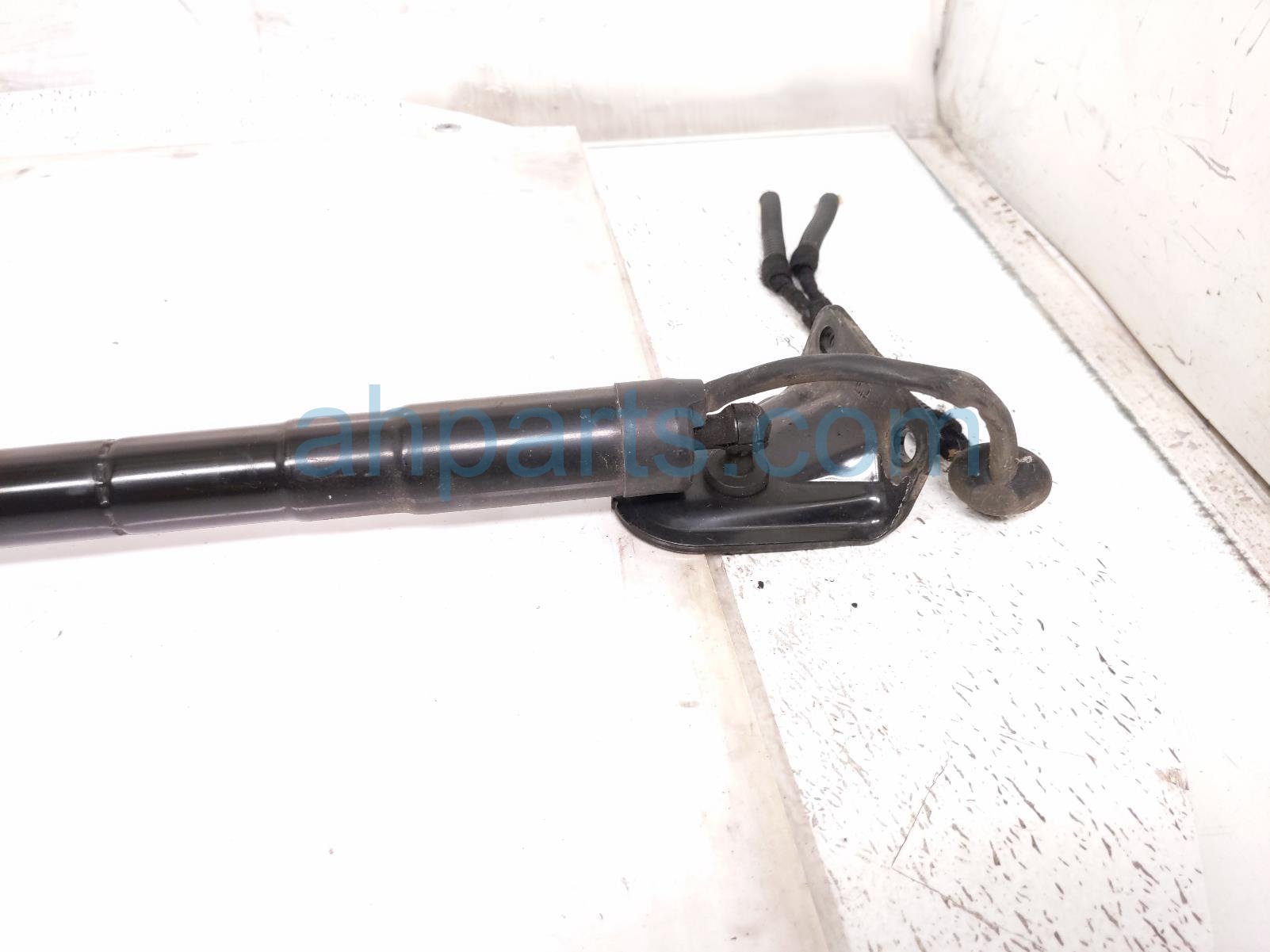 2020 Honda CR V Driver Power Liftgate Strut Actuator 74961 TLA 306 Replacement 2020 Honda CR V Driver Power Liftgate Strut Actuator 74961 TLA 306 Replacement thumbnail