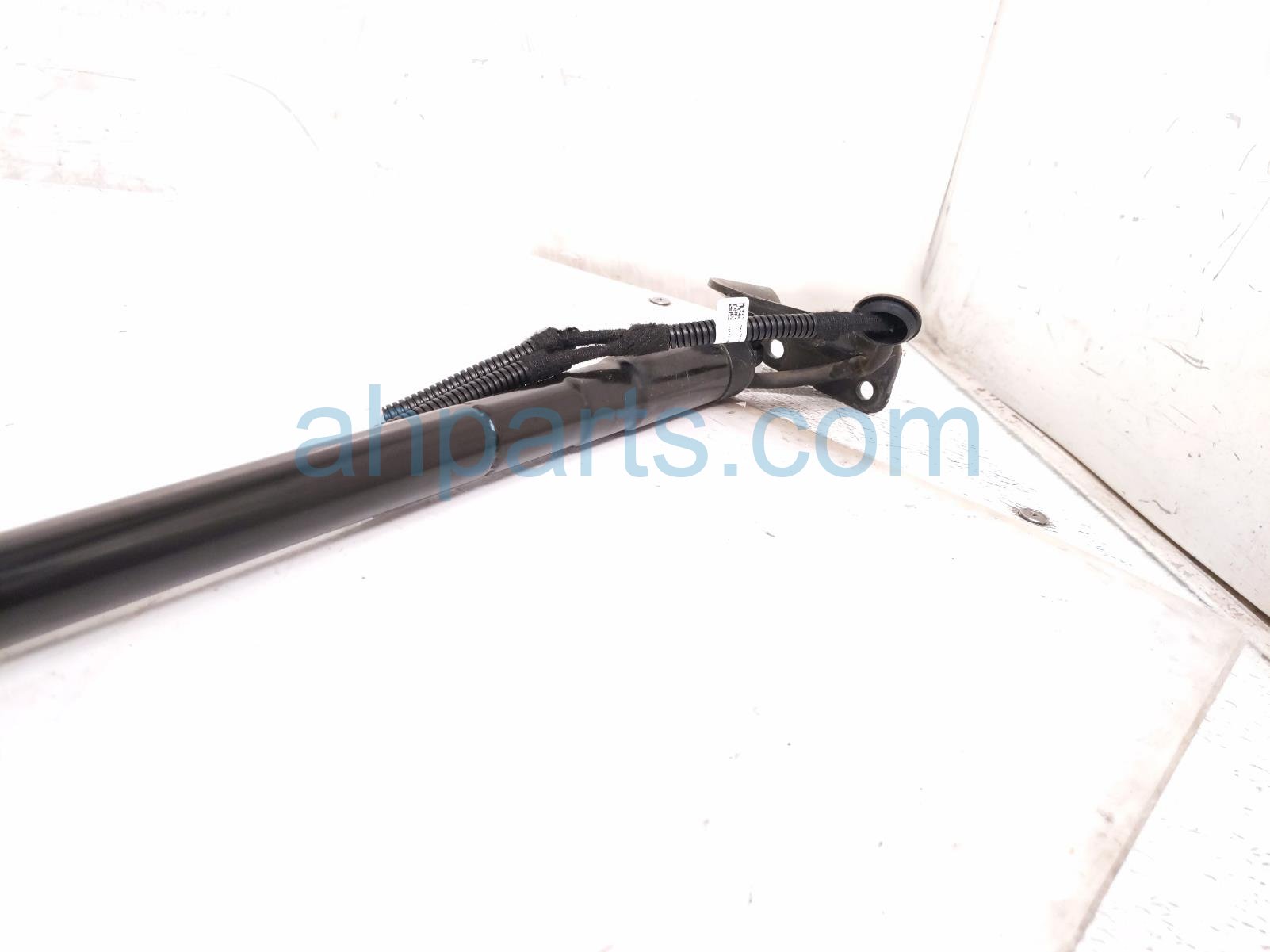 2020 Honda CR V Driver Power Liftgate Strut Actuator 74961 TLA 306 Replacement 2020 Honda CR V Driver Power Liftgate Strut Actuator 74961 TLA 306 Replacement thumbnail