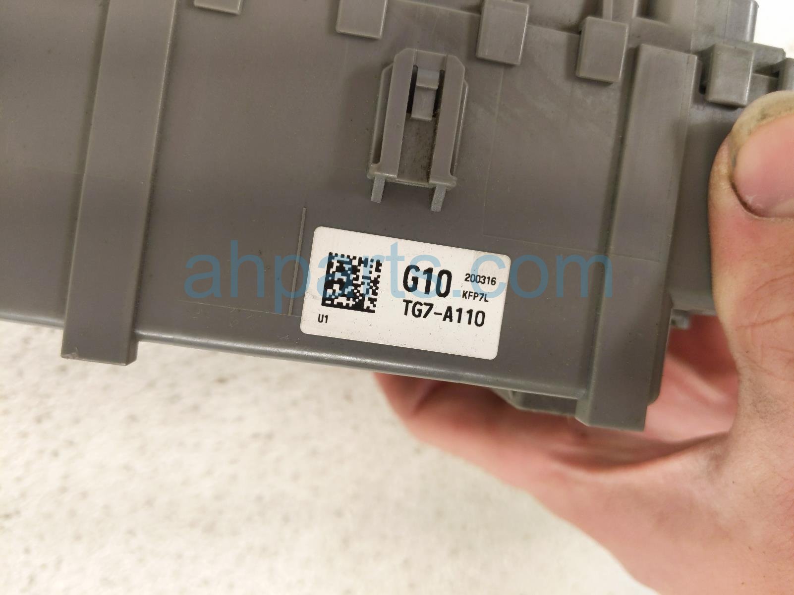 2020 Honda Pilot Cabin Fuse Box Ex 3.5l Awd 38200 TG7 A12 Replacement 2020 Honda Pilot Cabin Fuse Box Ex 3.5l Awd 38200 TG7 A12 Replacement thumbnail