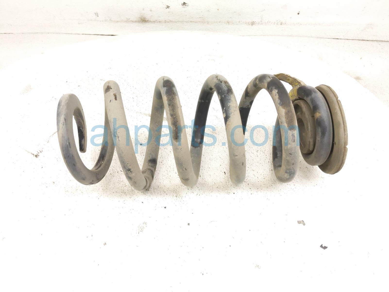 2020 Ford Explorer Strut / / Shock Absorber Rear Coil Spring Awd LB5Z 5560 R Replacement 2020 Ford Explorer Strut / / Shock Absorber Rear Coil Spring Awd LB5Z 5560 R Replacement thumbnail