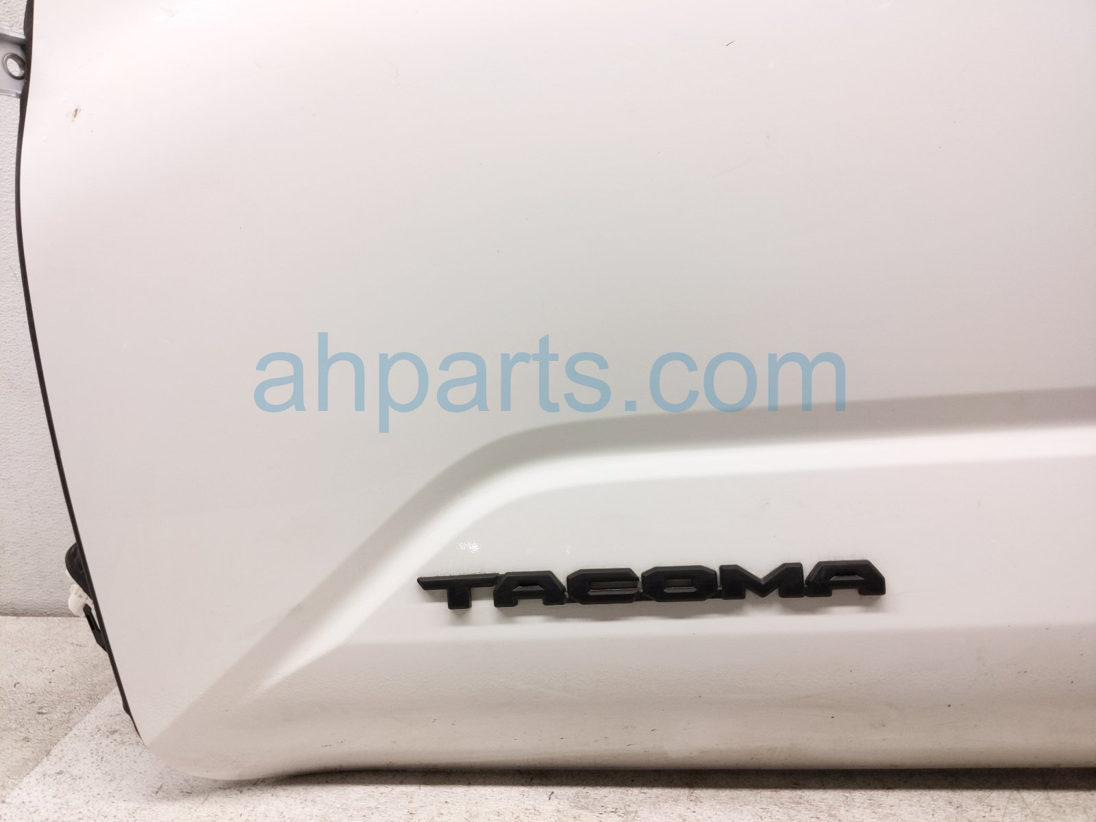 2024 Toyota Tacoma Front Driver Door White No Mirror/trim 67002 AK010 Replacement 2024 Toyota Tacoma Front Driver Door White No Mirror/trim 67002 AK010 Replacement thumbnail