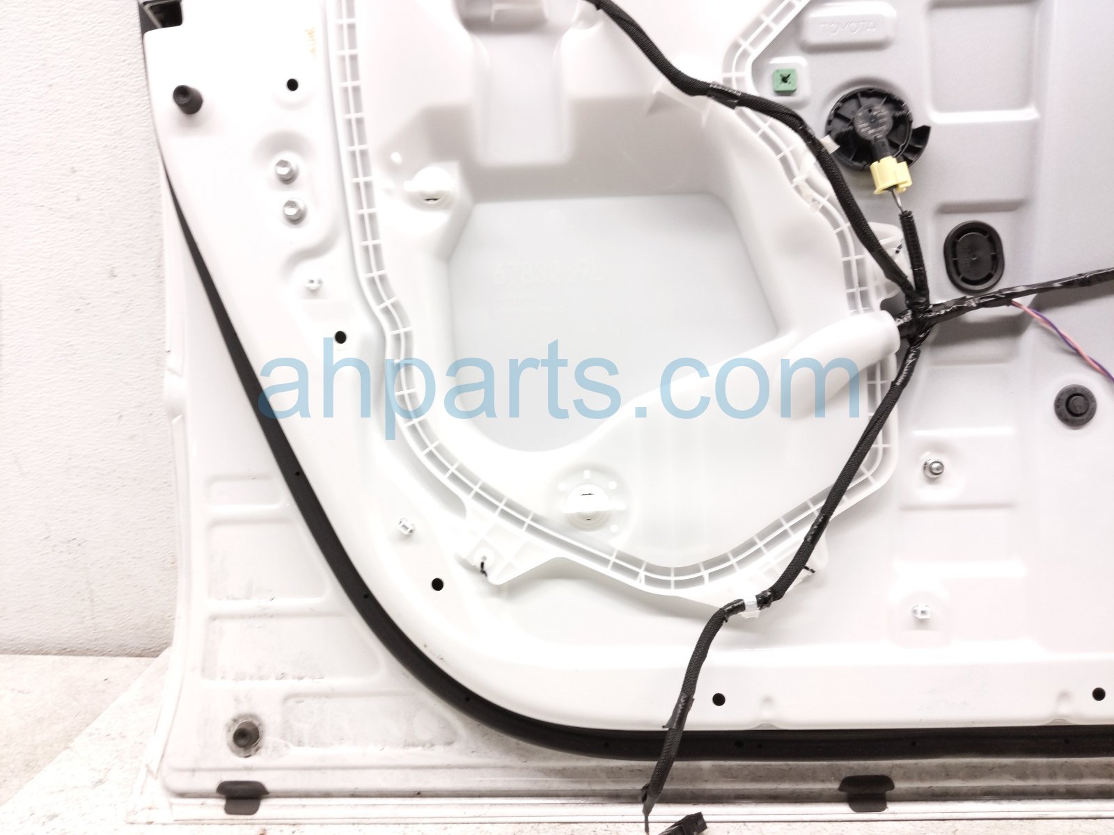 2024 Toyota Tacoma Front Driver Door White No Mirror/trim 67002 AK010 Replacement 2024 Toyota Tacoma Front Driver Door White No Mirror/trim 67002 AK010 Replacement thumbnail