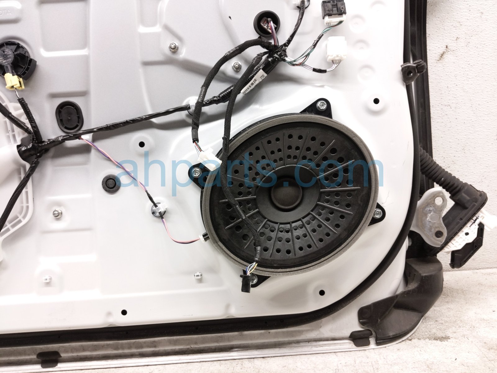 2024 Toyota Tacoma Front Driver Door White No Mirror/trim 67002 AK010 Replacement 2024 Toyota Tacoma Front Driver Door White No Mirror/trim 67002 AK010 Replacement thumbnail