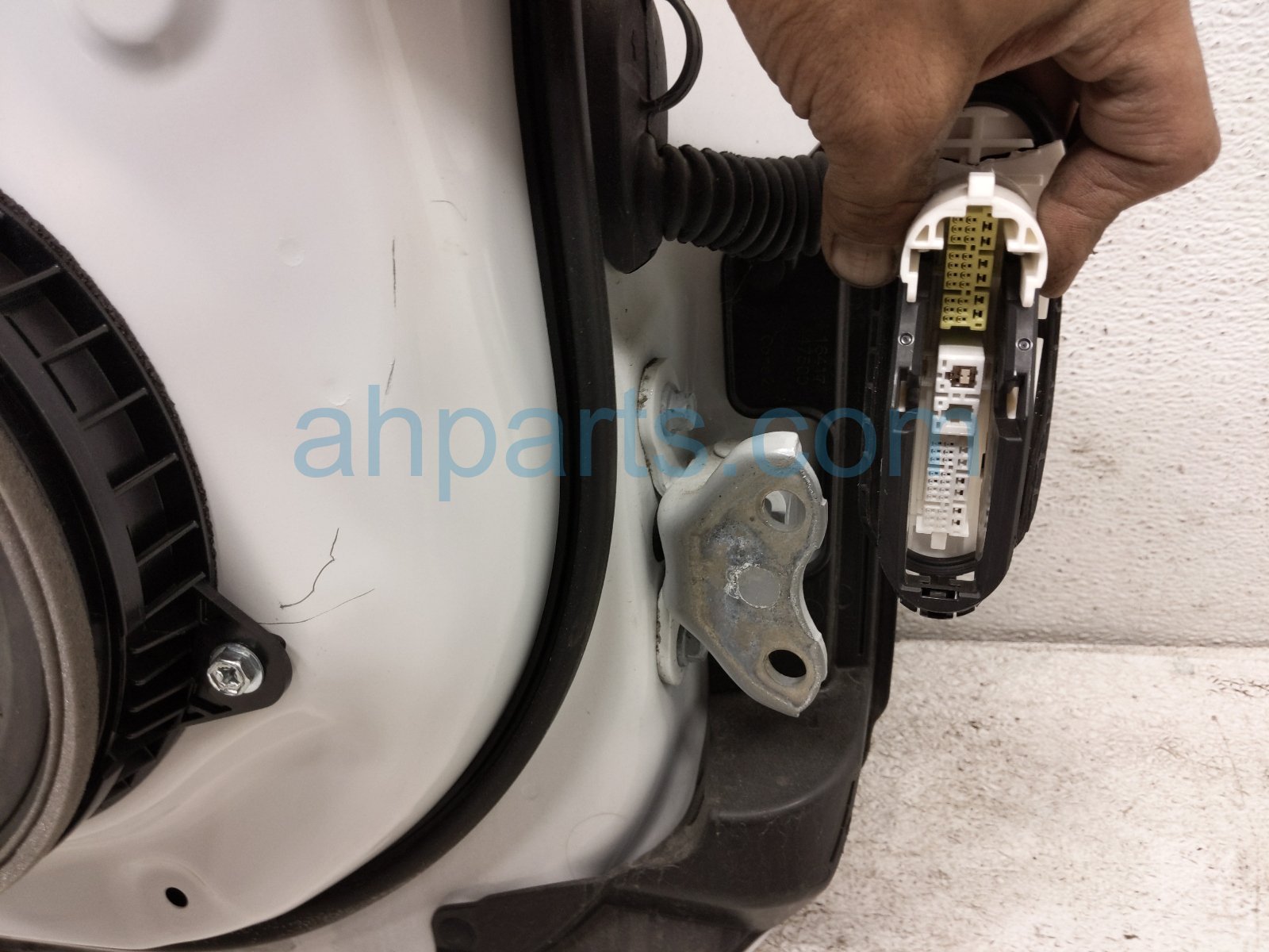 2024 Toyota Tacoma Front Driver Door White No Mirror/trim 67002 AK010 Replacement 2024 Toyota Tacoma Front Driver Door White No Mirror/trim 67002 AK010 Replacement thumbnail