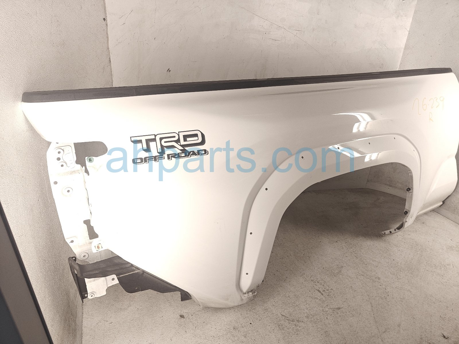 Toyota RH QUARTER PANEL - WHITE Toyota RH QUARTER PANEL - WHITE