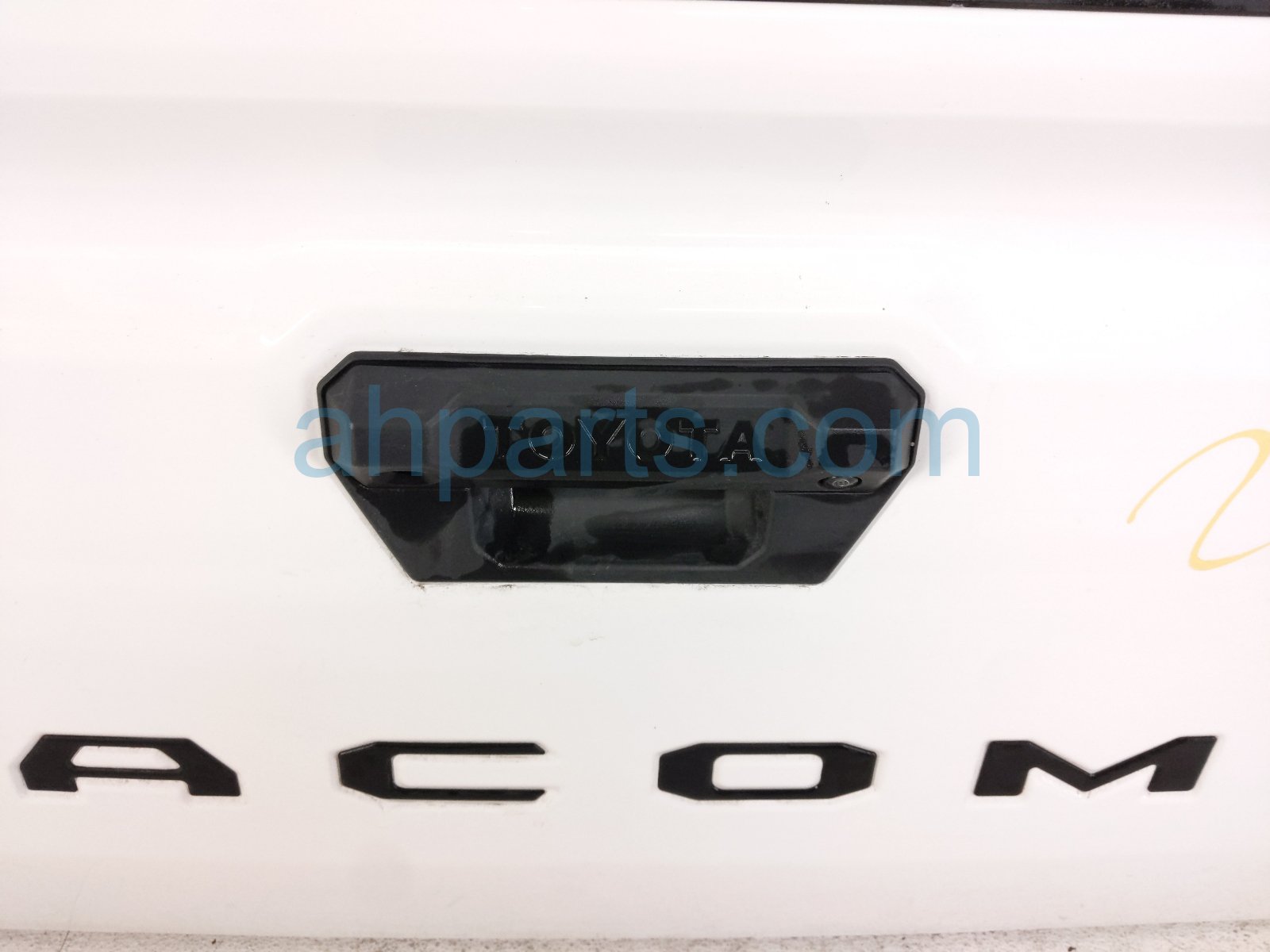 2024 Toyota Tacoma Deck Trunk Lid Lift Gate / Tail Gate White 65701 AK902 Replacement 2024 Toyota Tacoma Deck Trunk Lid Lift Gate / Tail Gate White 65701 AK902 Replacement thumbnail