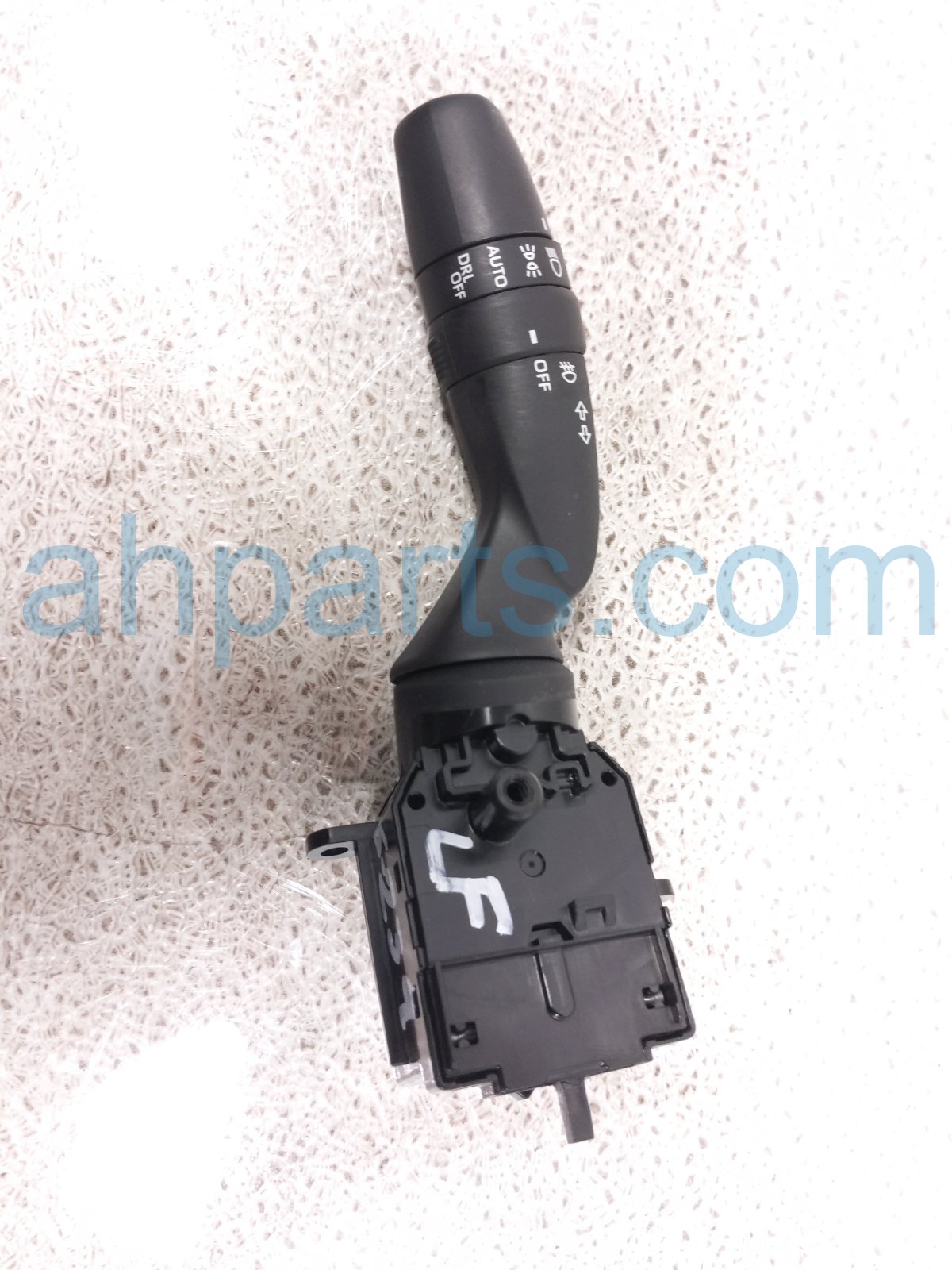 Toyota HEADLAMP / SIGNAL COLUMN SWITCH