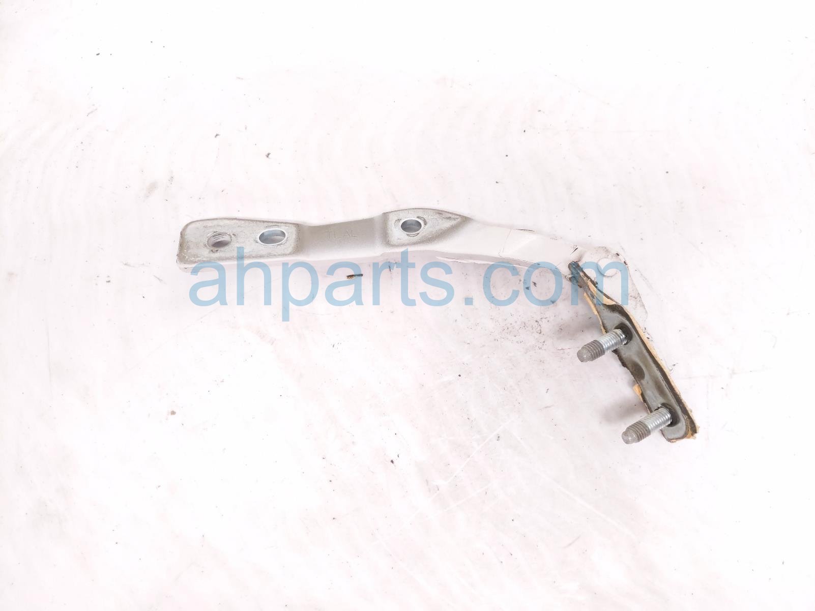 2020 Honda CR V Driver Tailgate Hinge White 68260 TLA A01ZZ Replacement 2020 Honda CR V Driver Tailgate Hinge White 68260 TLA A01ZZ Replacement thumbnail