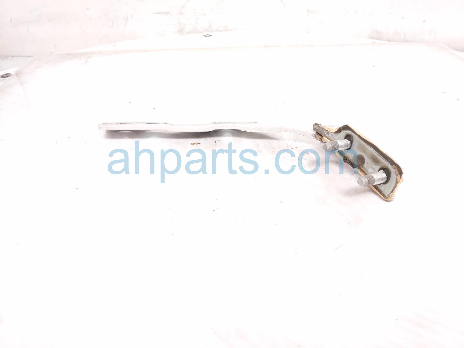 2020 Honda CR V Driver Tailgate Hinge White 68260 TLA A01ZZ Replacement 2020 Honda CR V Driver Tailgate Hinge White 68260 TLA A01ZZ Replacement thumbnail