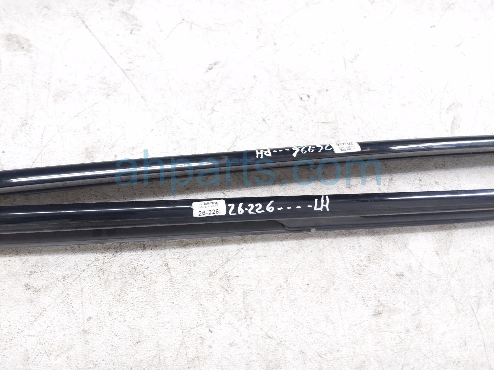 2020 Ford Explorer Luggage Rack Driver & Passenger Roof Rails Only JL7Z 7855141 AA Replacement 2020 Ford Explorer Luggage Rack Driver & Passenger Roof Rails Only JL7Z 7855141 AA Replacement thumbnail