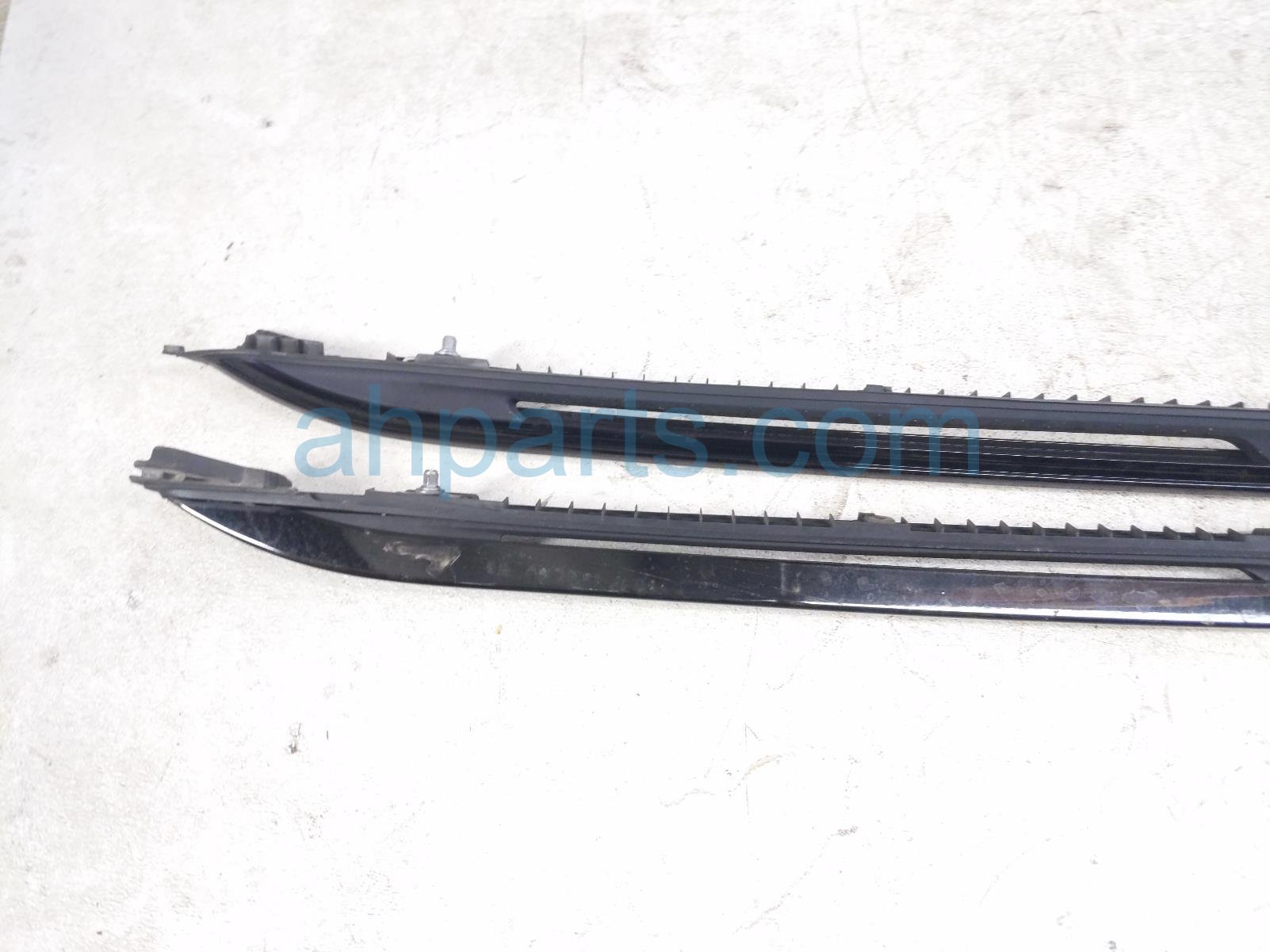 2020 Ford Explorer Luggage Rack Driver & Passenger Roof Rails Only JL7Z 7855141 AA Replacement 2020 Ford Explorer Luggage Rack Driver & Passenger Roof Rails Only JL7Z 7855141 AA Replacement thumbnail