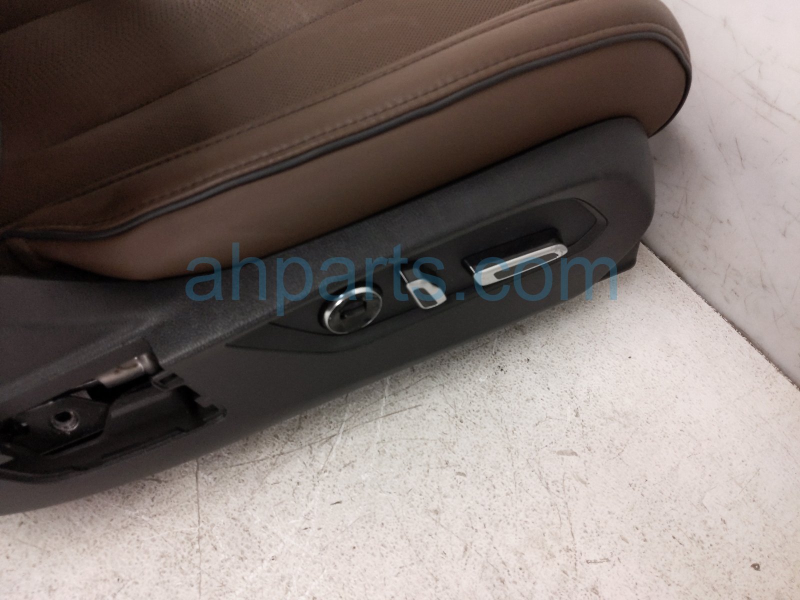 2023 Acura MDX Front Passenger Seat Brown W/o Airbag* 81121 TYA A61ZB Replacement 2023 Acura MDX Front Passenger Seat Brown W/o Airbag* 81121 TYA A61ZB Replacement thumbnail