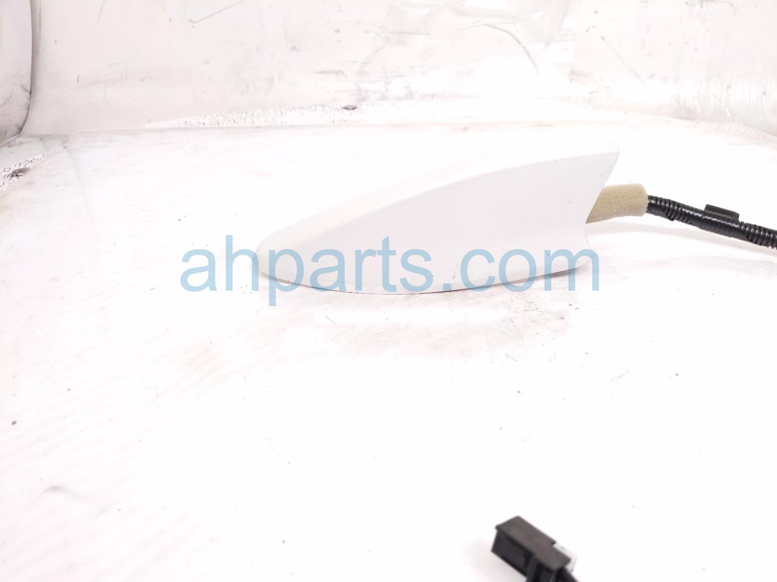 2020 Honda CR V Roof Antenna Assy White 39150 TLA A11ZM Replacement 2020 Honda CR V Roof Antenna Assy White 39150 TLA A11ZM Replacement thumbnail
