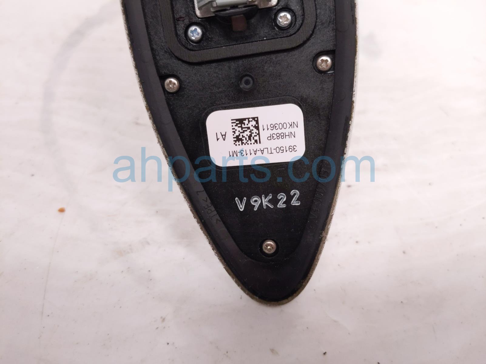 2020 Honda CR V Roof Antenna Assy White 39150 TLA A11ZM Replacement 2020 Honda CR V Roof Antenna Assy White 39150 TLA A11ZM Replacement thumbnail