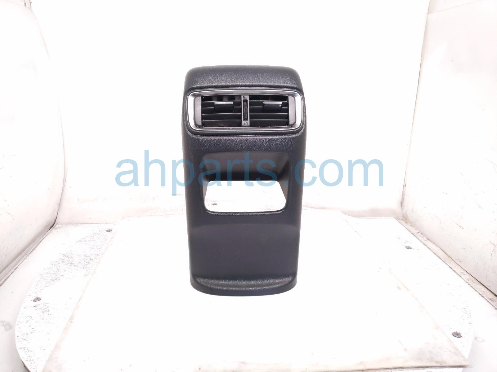 Honda REAR CONSOLE TRIM W/VENT OUTLET-BLK