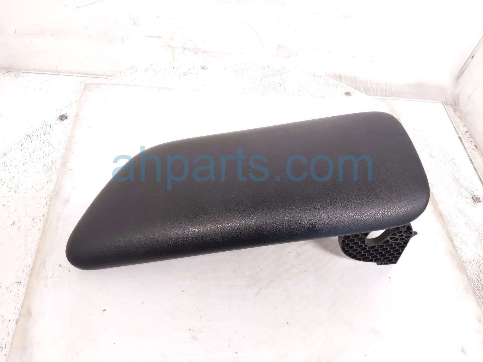 Sold 2020 Toyota Camry Center Console Lid/armrest Black 58920 06110 C5 Replacement Sold 2020 Toyota Camry Center Console Lid/armrest Black 58920 06110 C5 Replacement thumbnail