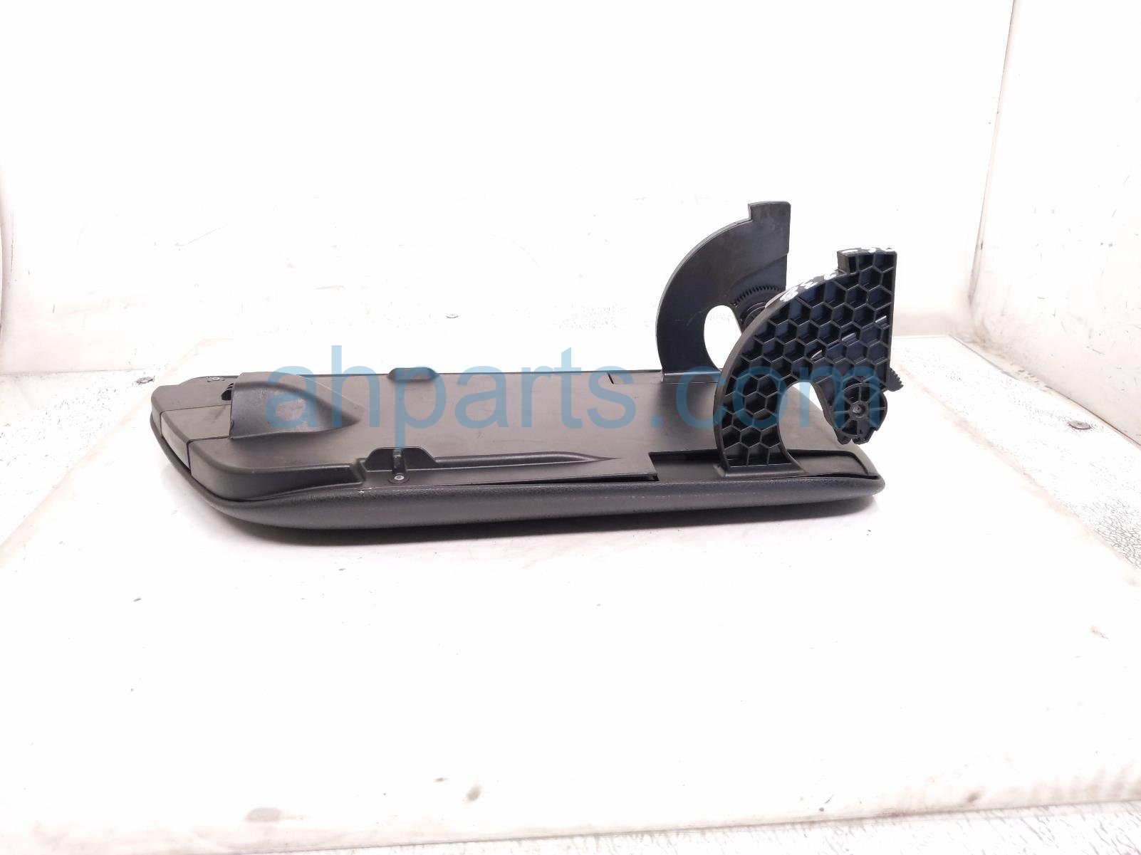 Sold 2020 Toyota Camry Center Console Lid/armrest Black 58920 06110 C5 Replacement Sold 2020 Toyota Camry Center Console Lid/armrest Black 58920 06110 C5 Replacement thumbnail