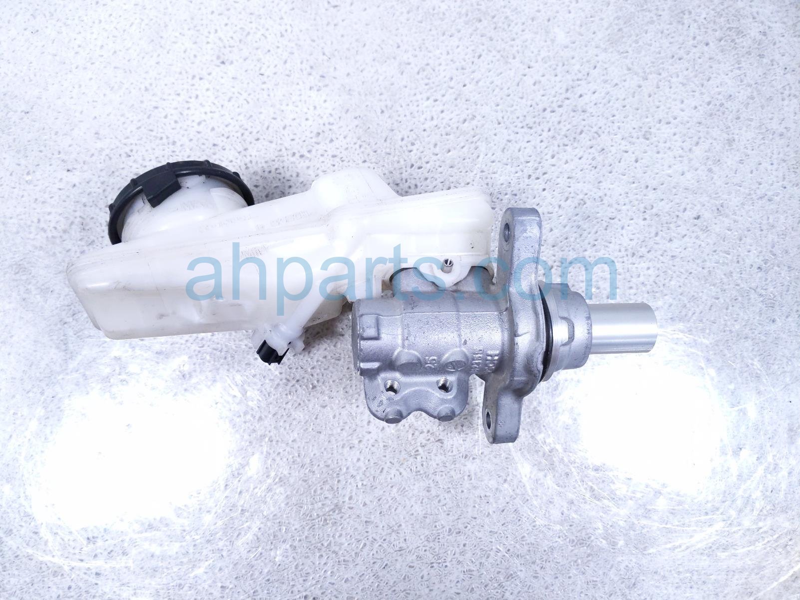 Honda BRAKE MASTER CYLINDER W/RESERVOIR
