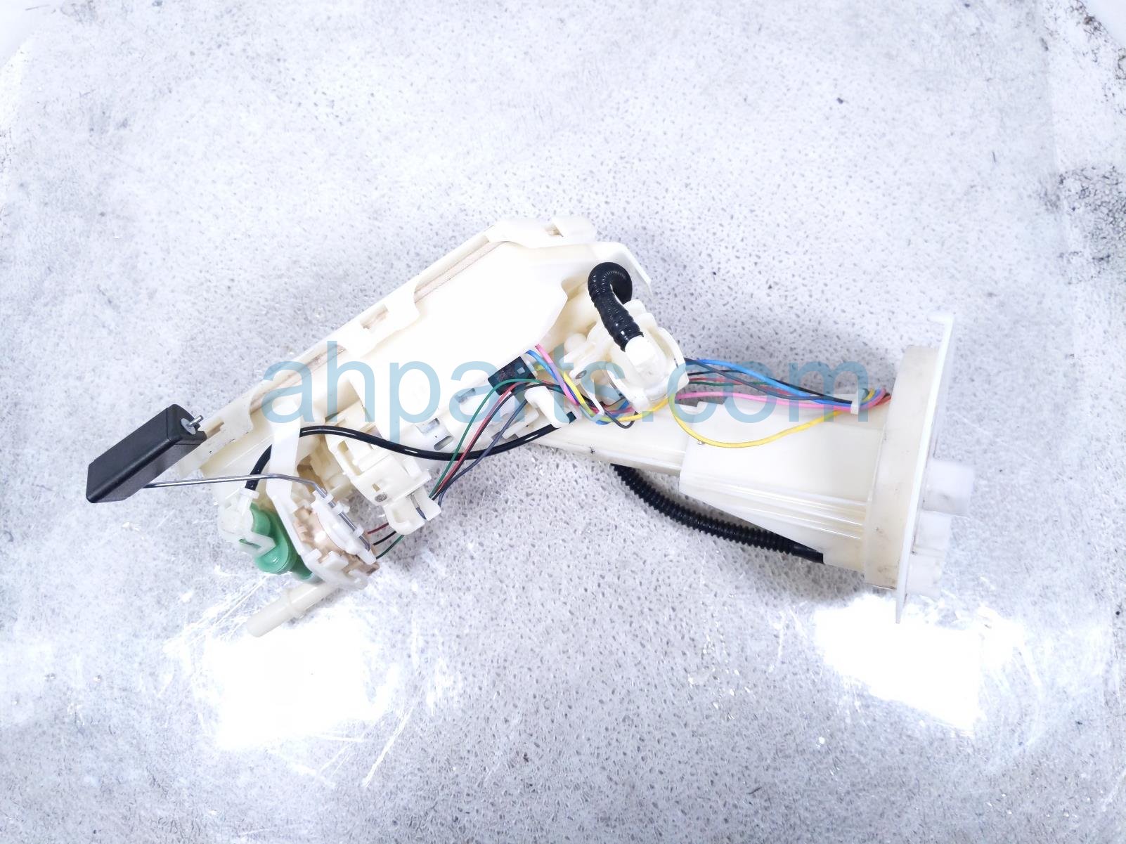 Toyota GAS / FUEL PUMP (TANK MOUNTED) - AWD